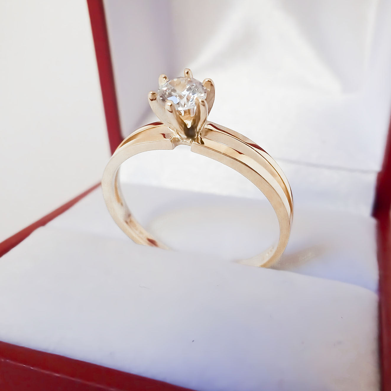 Amor Eterno - Anillo Mía / Oro Sólido 14k