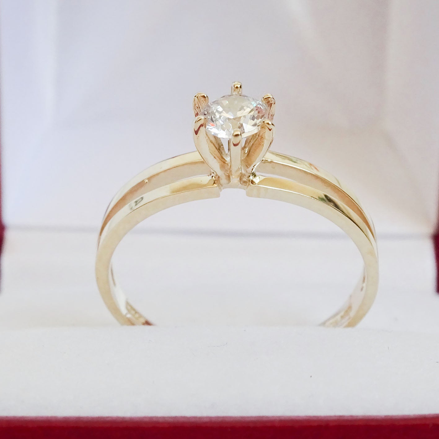 Amor Eterno - Anillo Mía / Oro Sólido 14k