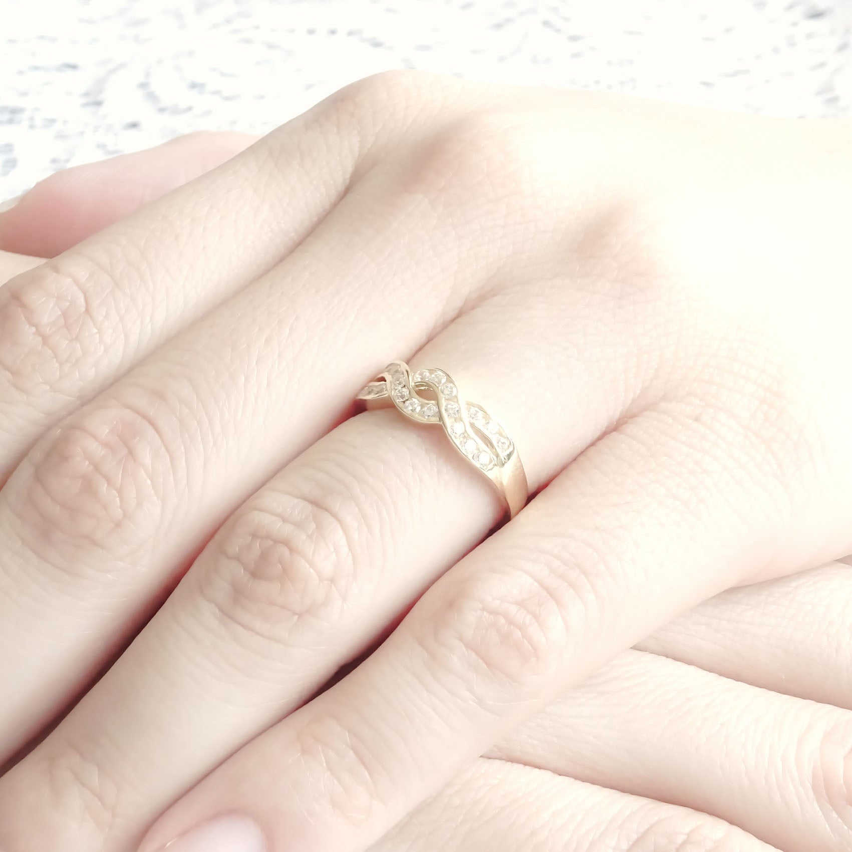 Amor Eterno - Anillo Nogal - Oro Sólido 14k / Transparente