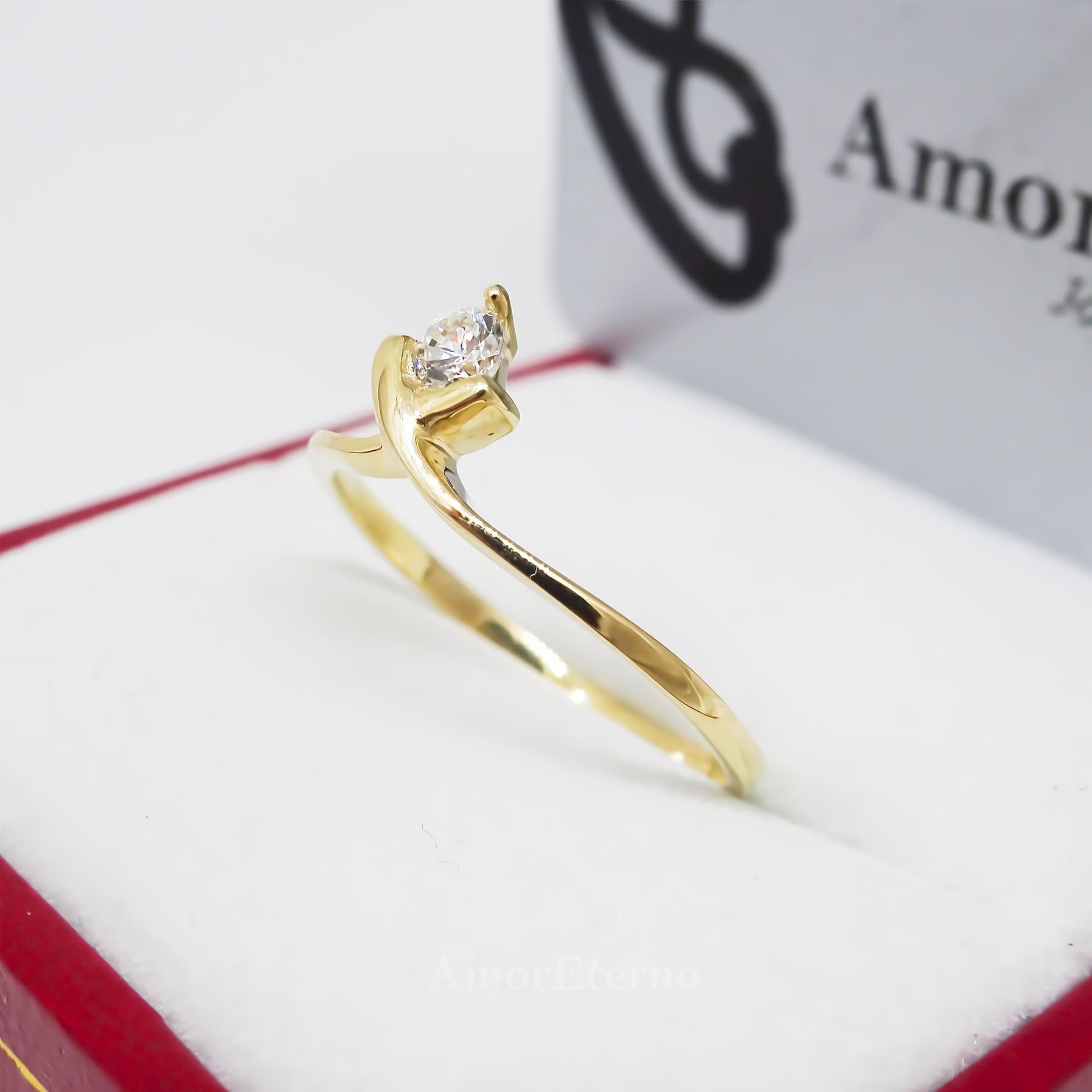 Amor Eterno - Solitario Corona Diana / Oro Sólido 10k