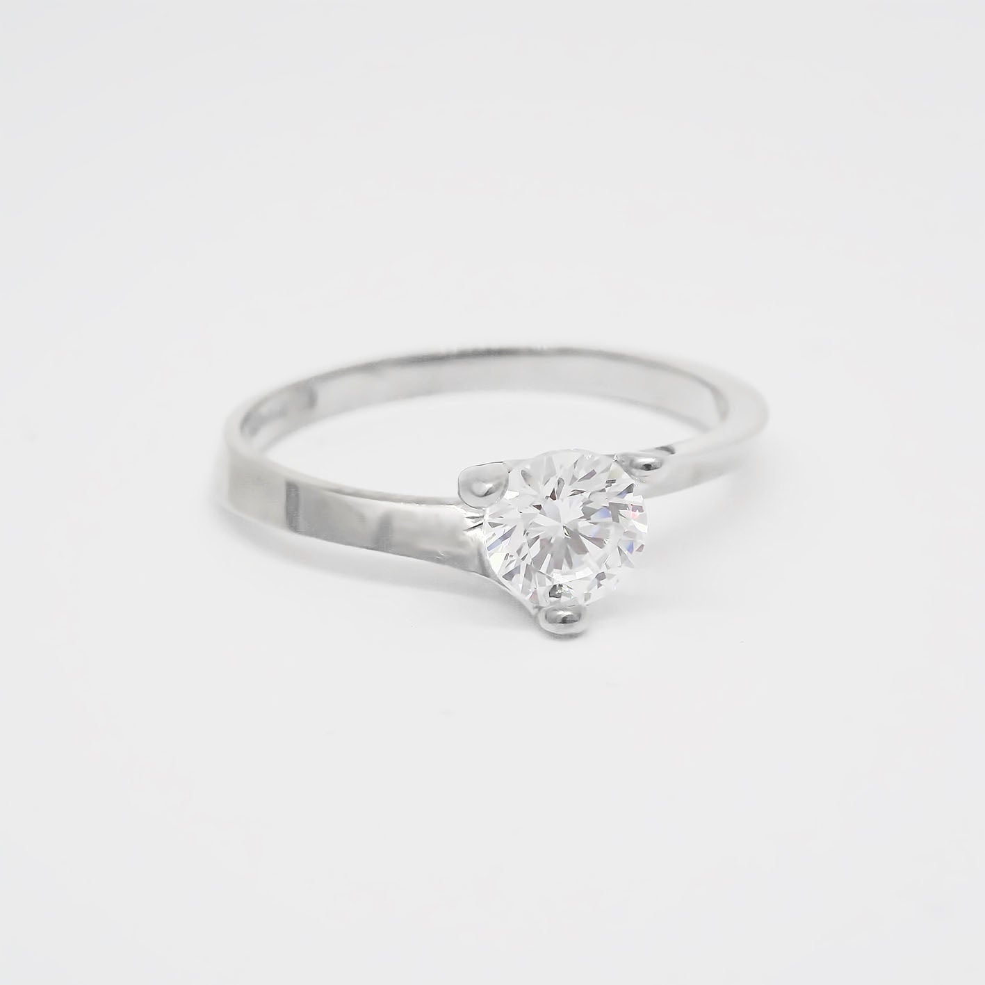 Amor Eterno - Anillo Lucky / Oro 10k Sólido / Blanco