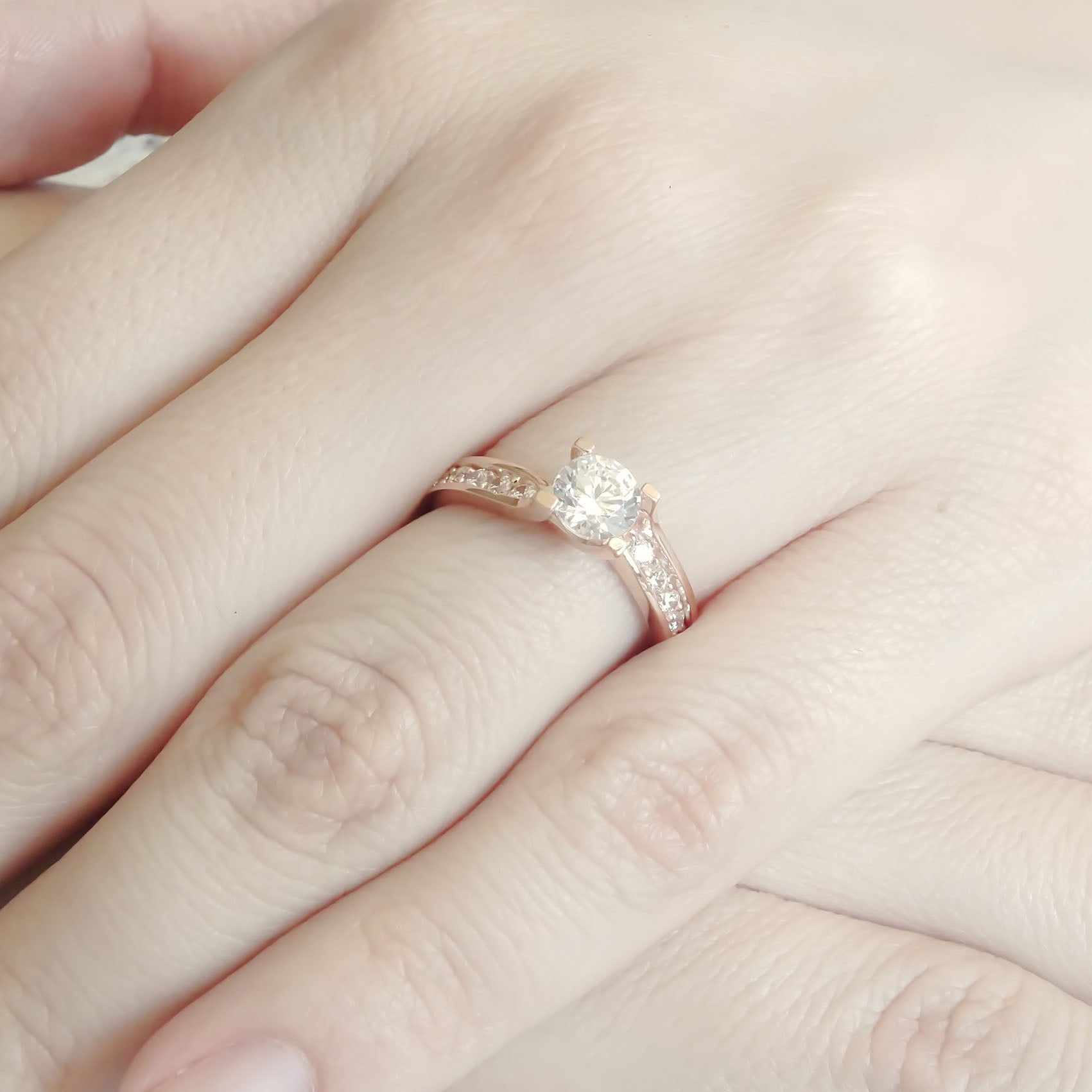 Amor Eterno - Anillo Elenna / Oro Sólido 10k / Rosa