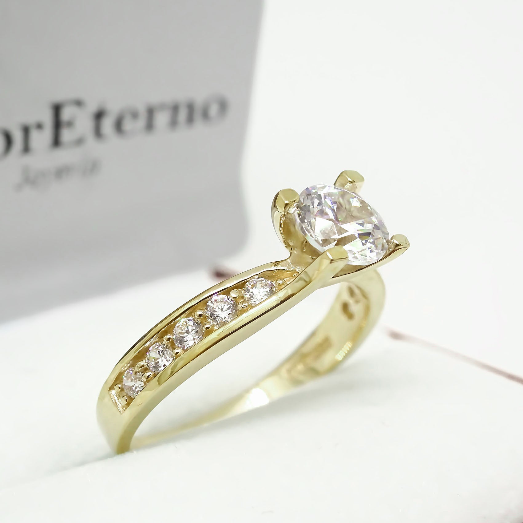 Amor Eterno - Anillo Elenna / Oro Sólido 10k / Amarillo