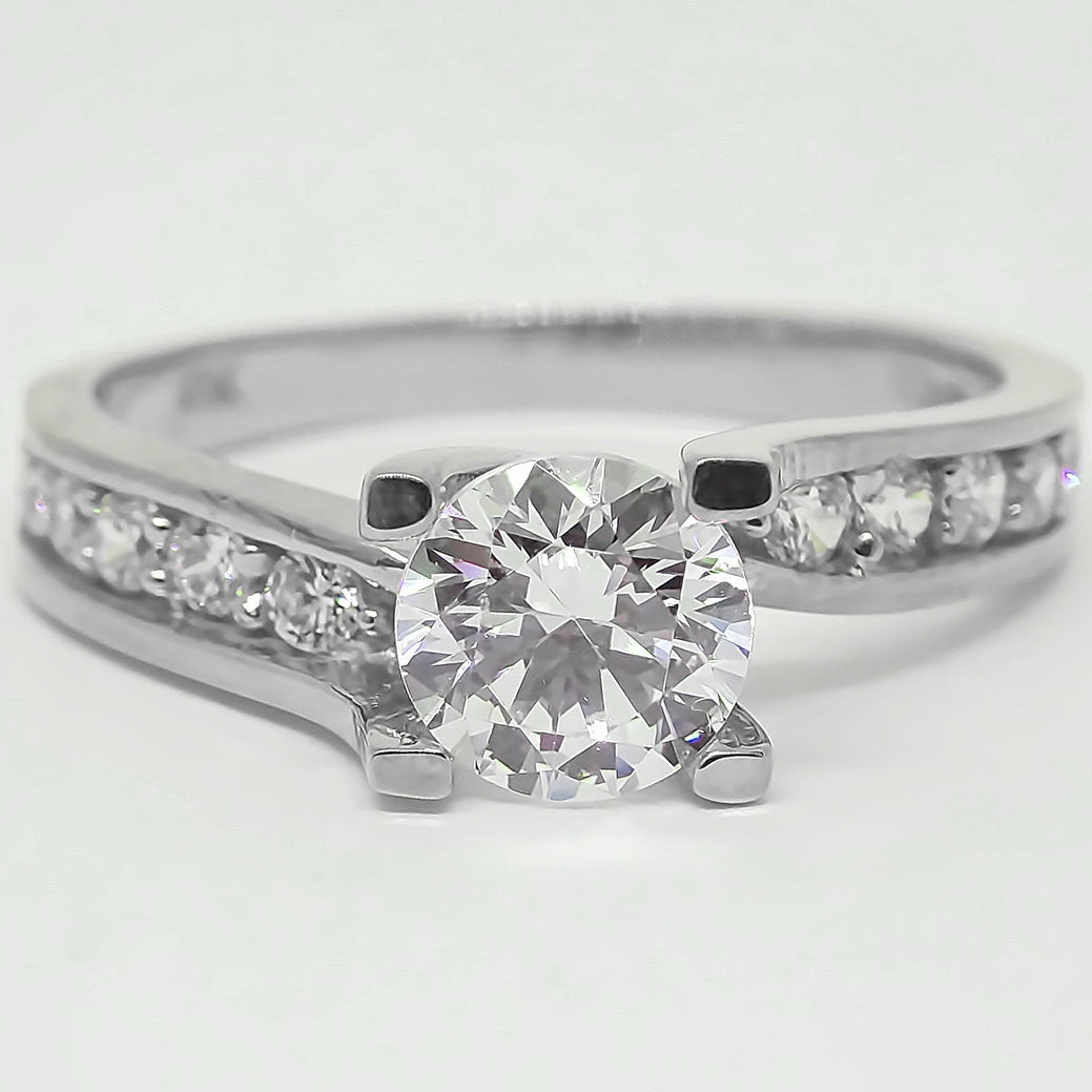 Amor Eterno - Anillo Elenna / Oro Sólido 10k / Blanco