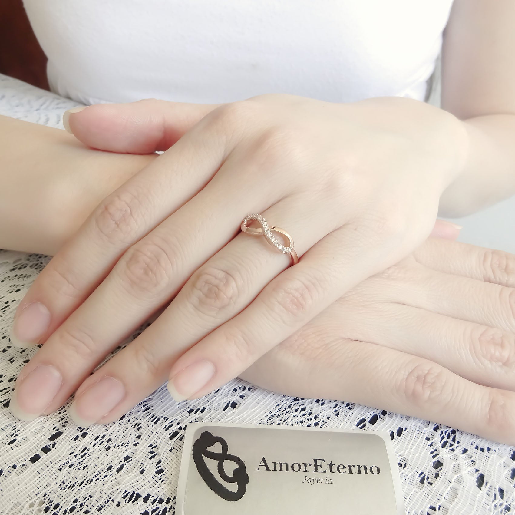 Amor Eterno - Anillo Infinito Con Diamantes / Oro Sólido 10k