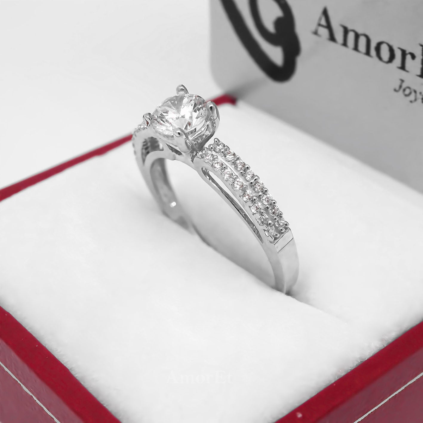 Amor Eterno - Anillo Europa / Oro Sólido 10k / Blanco