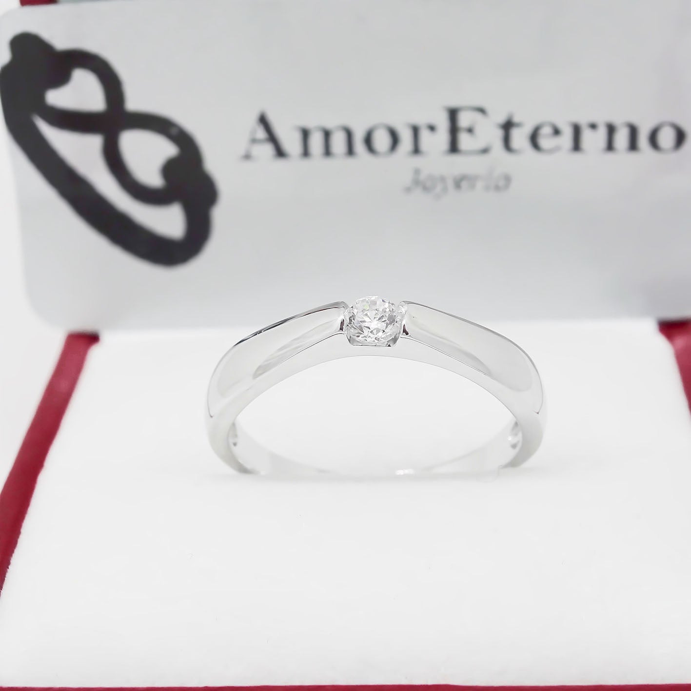 Amor Eterno - Anillo Nikki / Oro Sólido 10k / Blanco