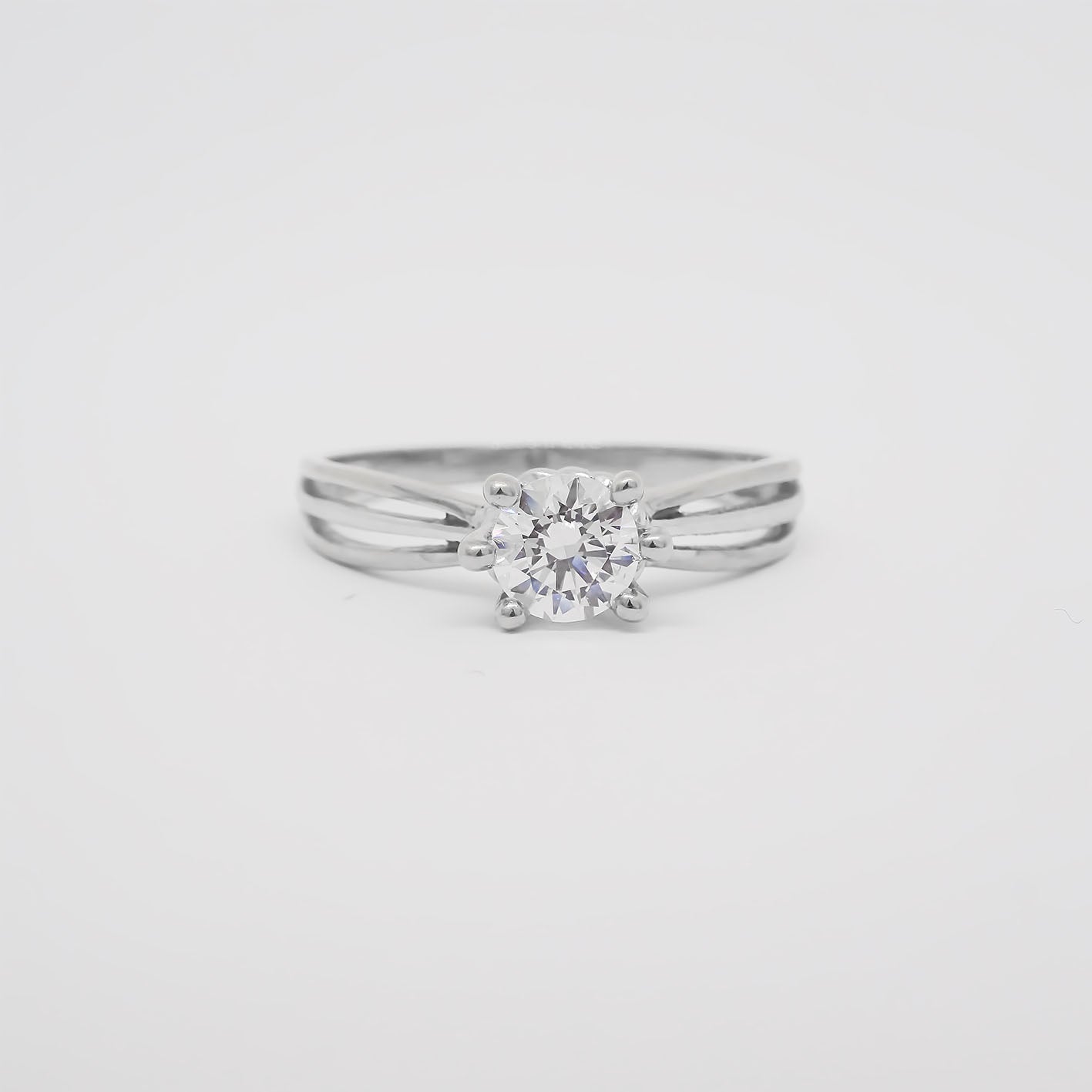 Amor Eterno - Anillo Korb / Oro 10k Sólido / Blanco