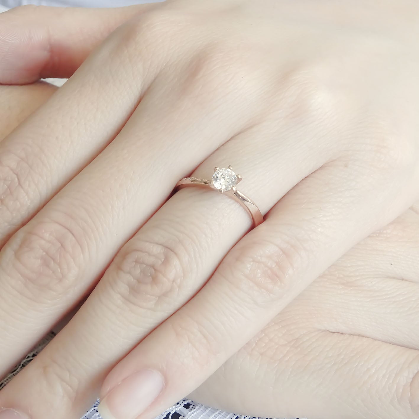Amor Eterno - Anillo Paola / Oro Sólido 10k / Blanco