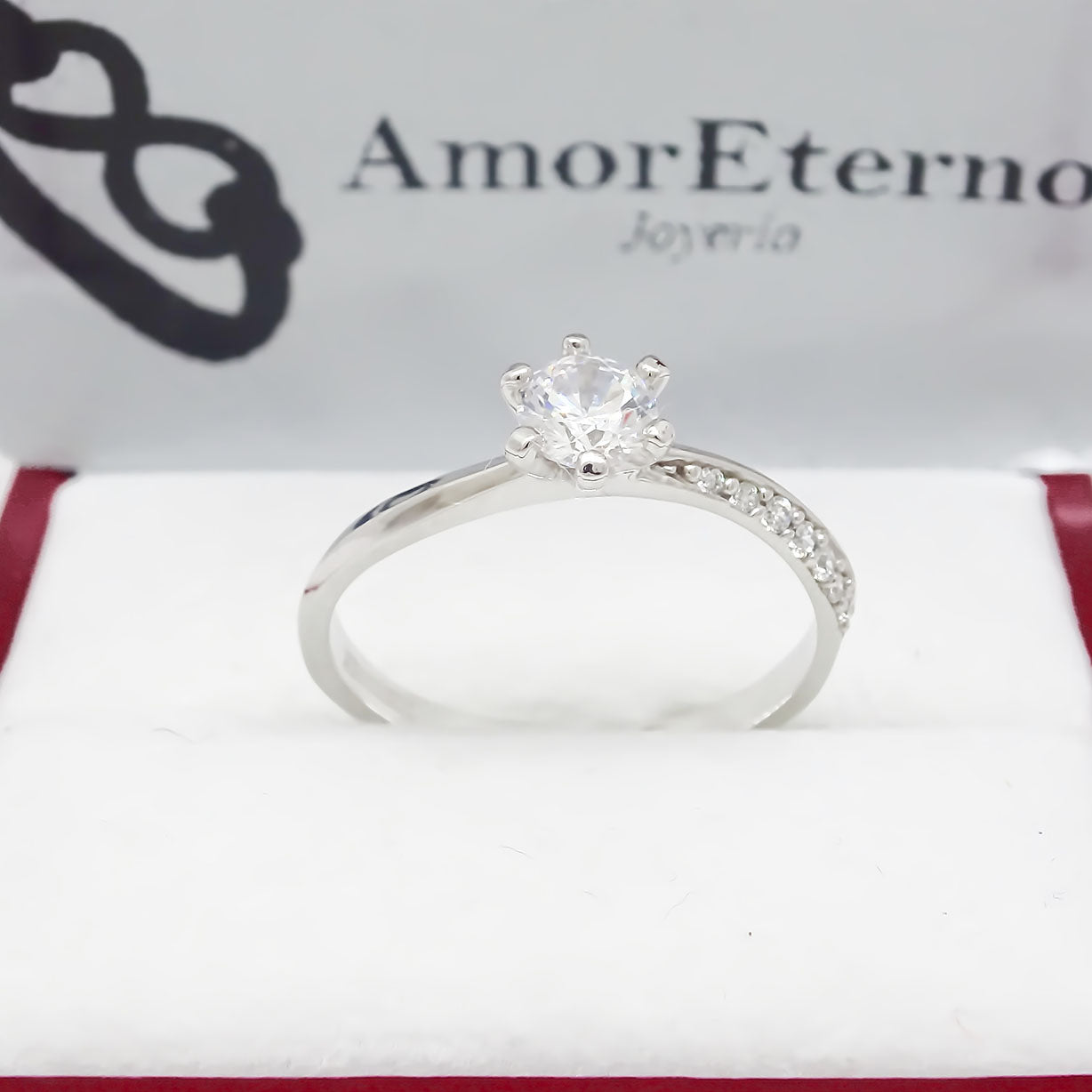 Amor Eterno - Anillo Paola / Oro Sólido 10k / Blanco