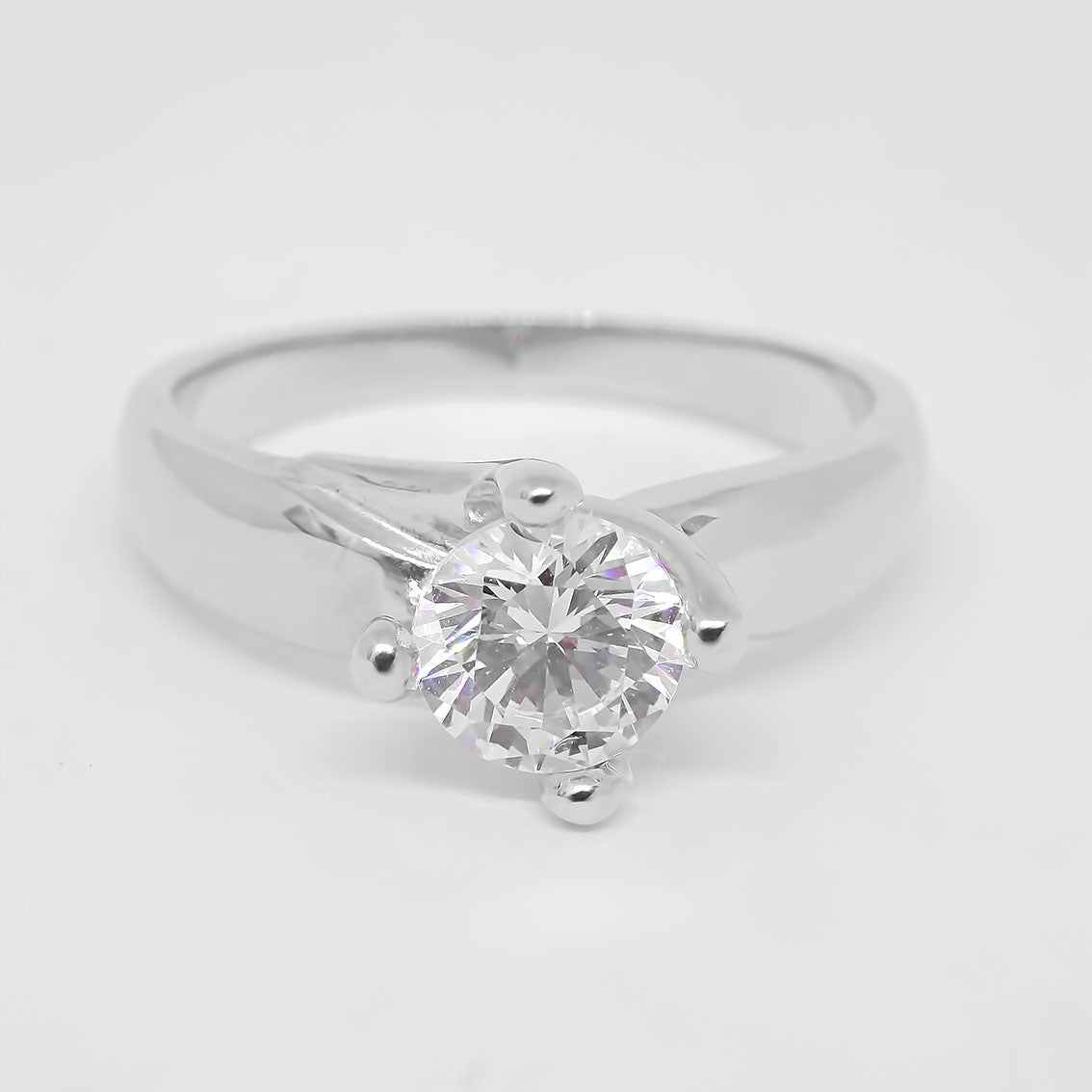 Amor Eterno - Anillo Solitario / Doble Y / Oro Sólido 10k / Blanco