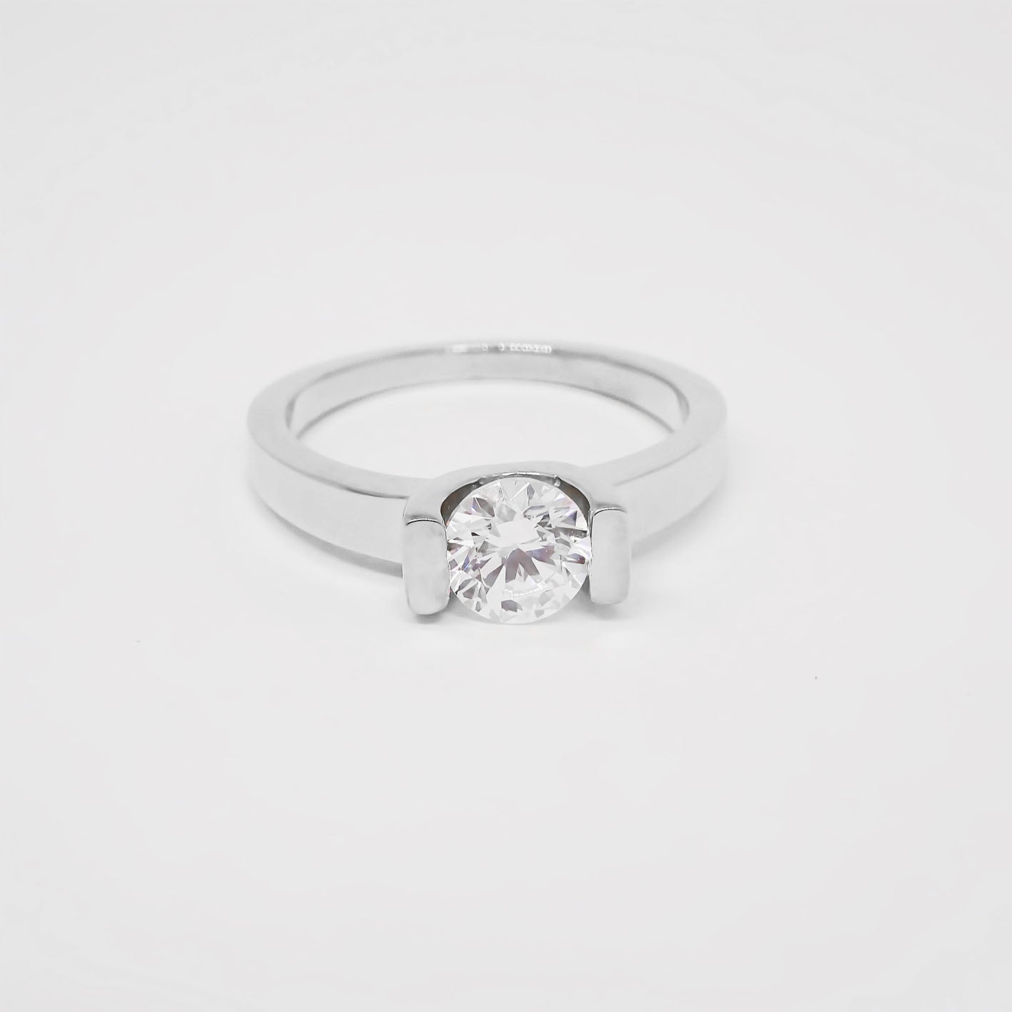 Amor Eterno - Anillo Solitario / Uxy/ Oro 14k Sólido / Blanco