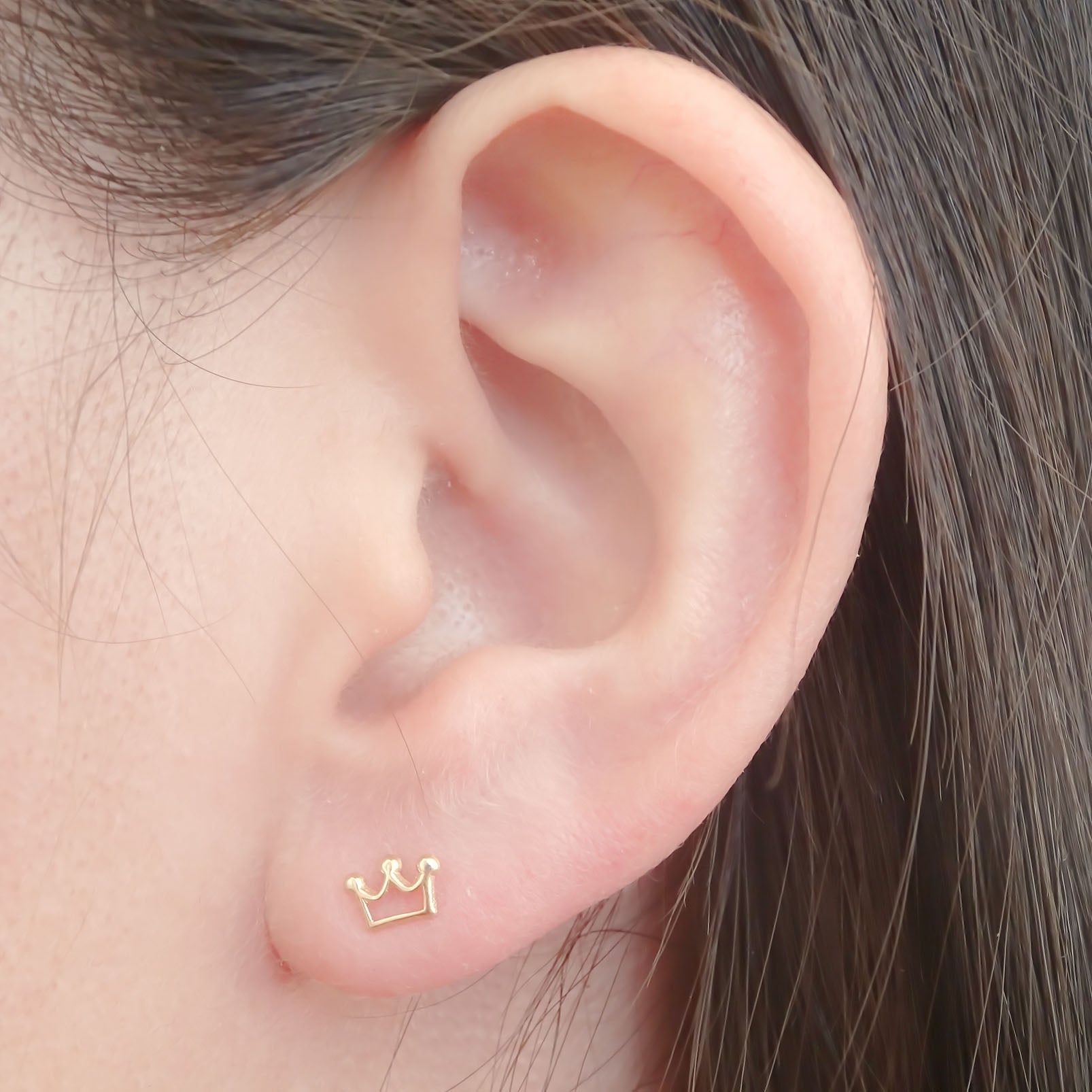 Amor Eterno - Broqueles Aretes / Corona Silueta / Oro 10k