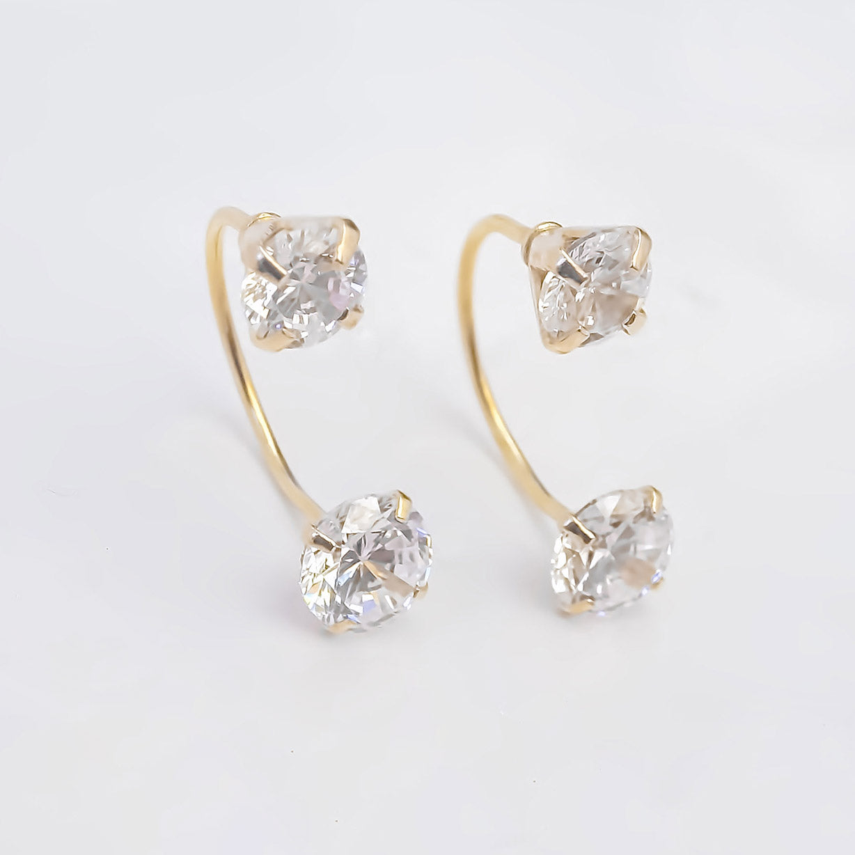 Amor Eterno - Broqueles Curvos / Aretes / Oro Sólido 10k / Piedras