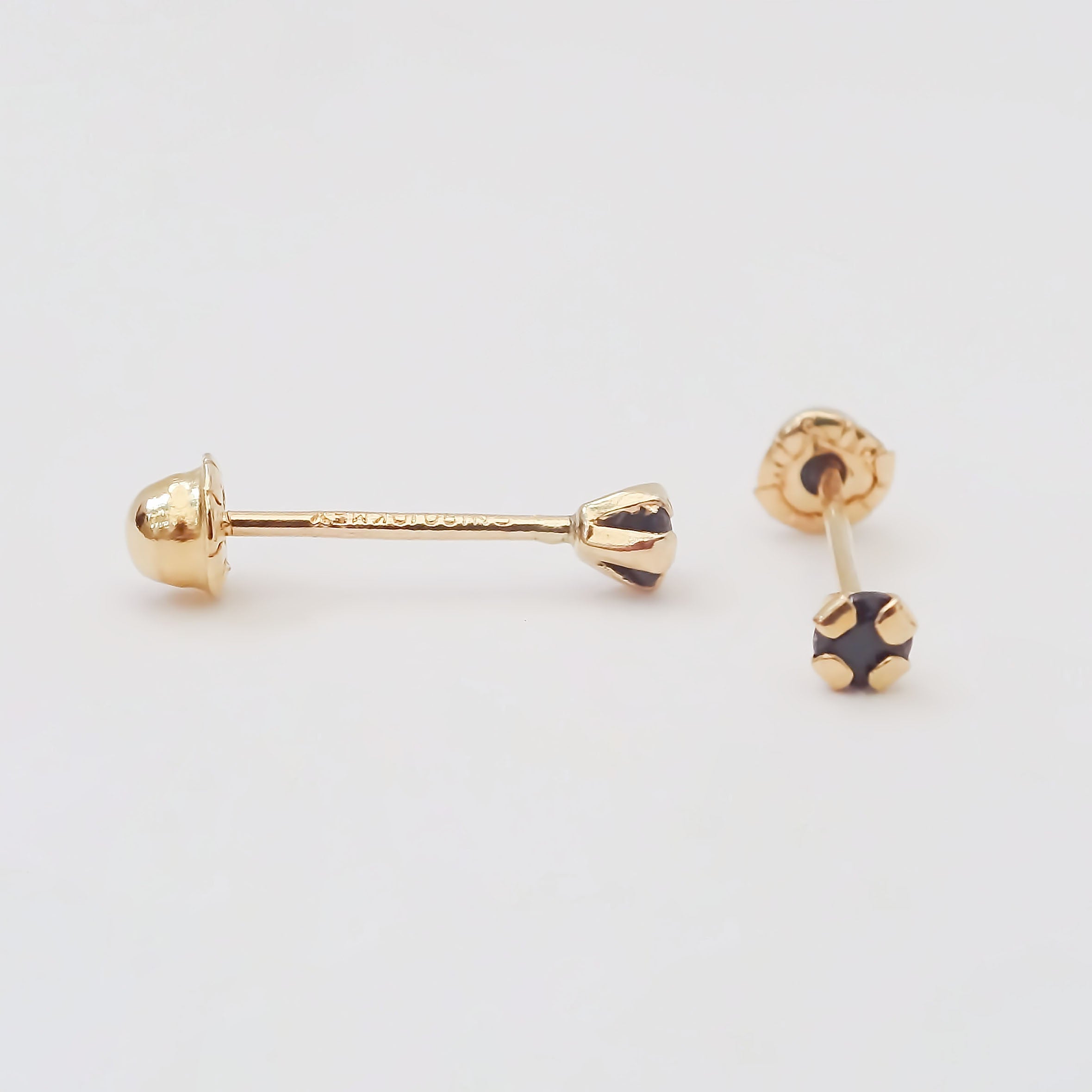 Amor Eterno - Broqueles Recto Mini Bebé / Aretes / Oro 10k / Negro