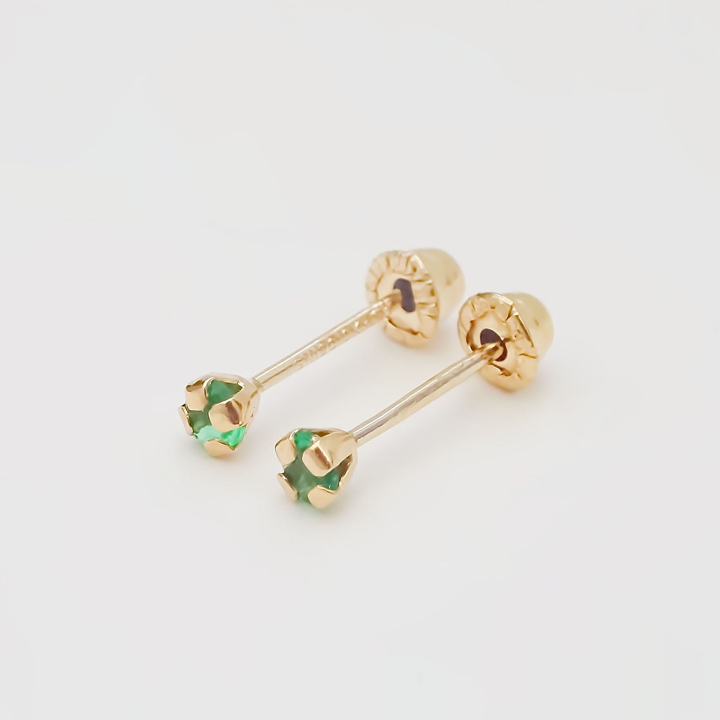 Amor Eterno - Broqueles Recto Mini Bebé / Aretes / Oro 10k / Verde