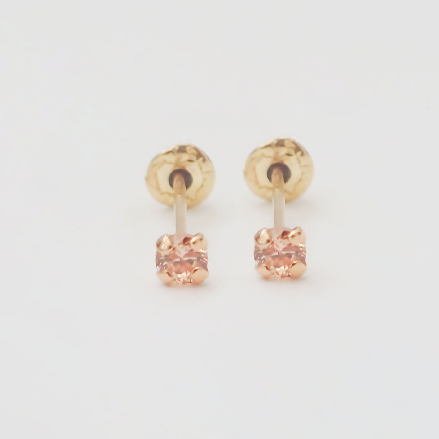 Amor Eterno - Broqueles Recto Mini Bebé / Aretes / Oro 10k / Golden