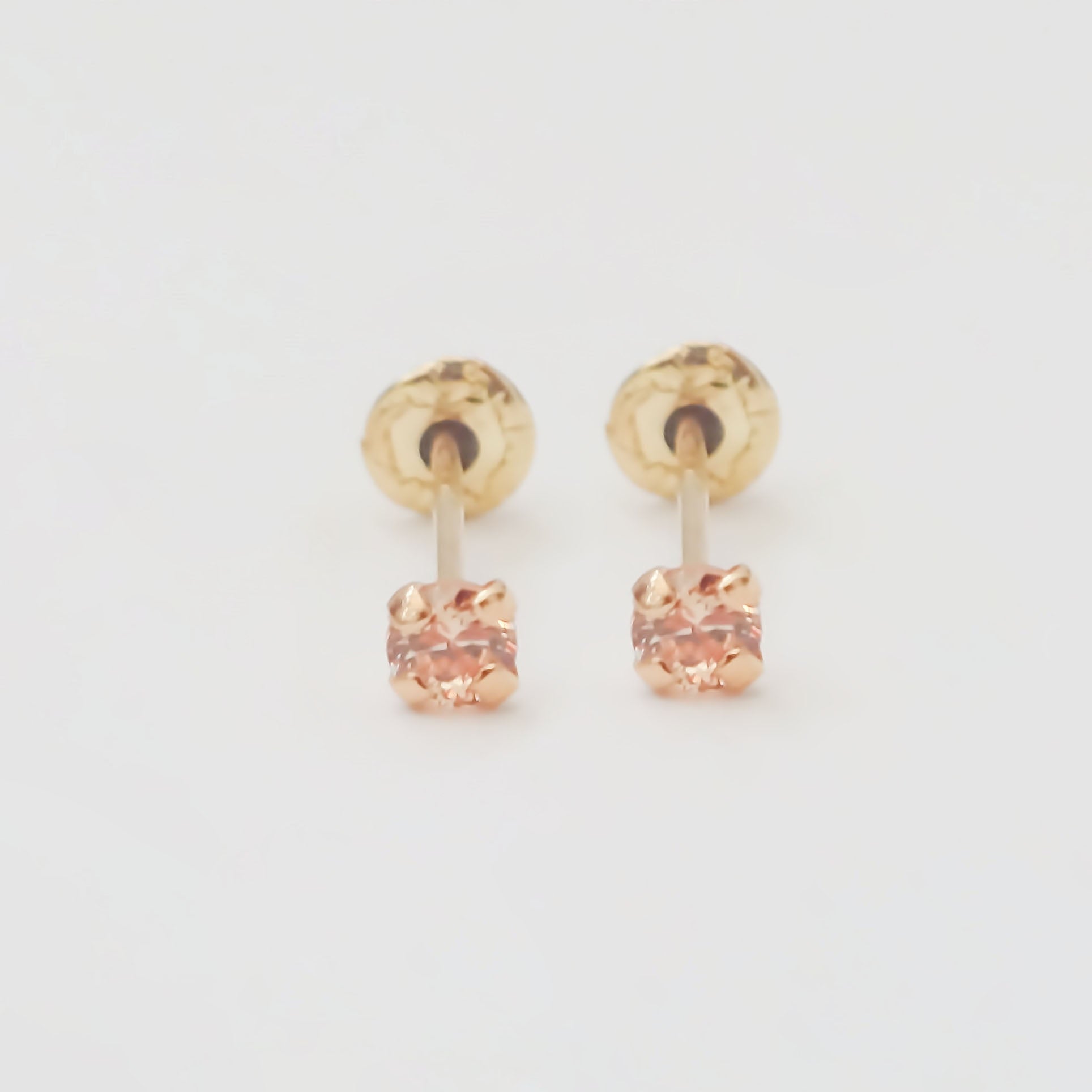 Amor Eterno - Broqueles Recto Mini Bebé / Aretes / Oro 10k / Golden