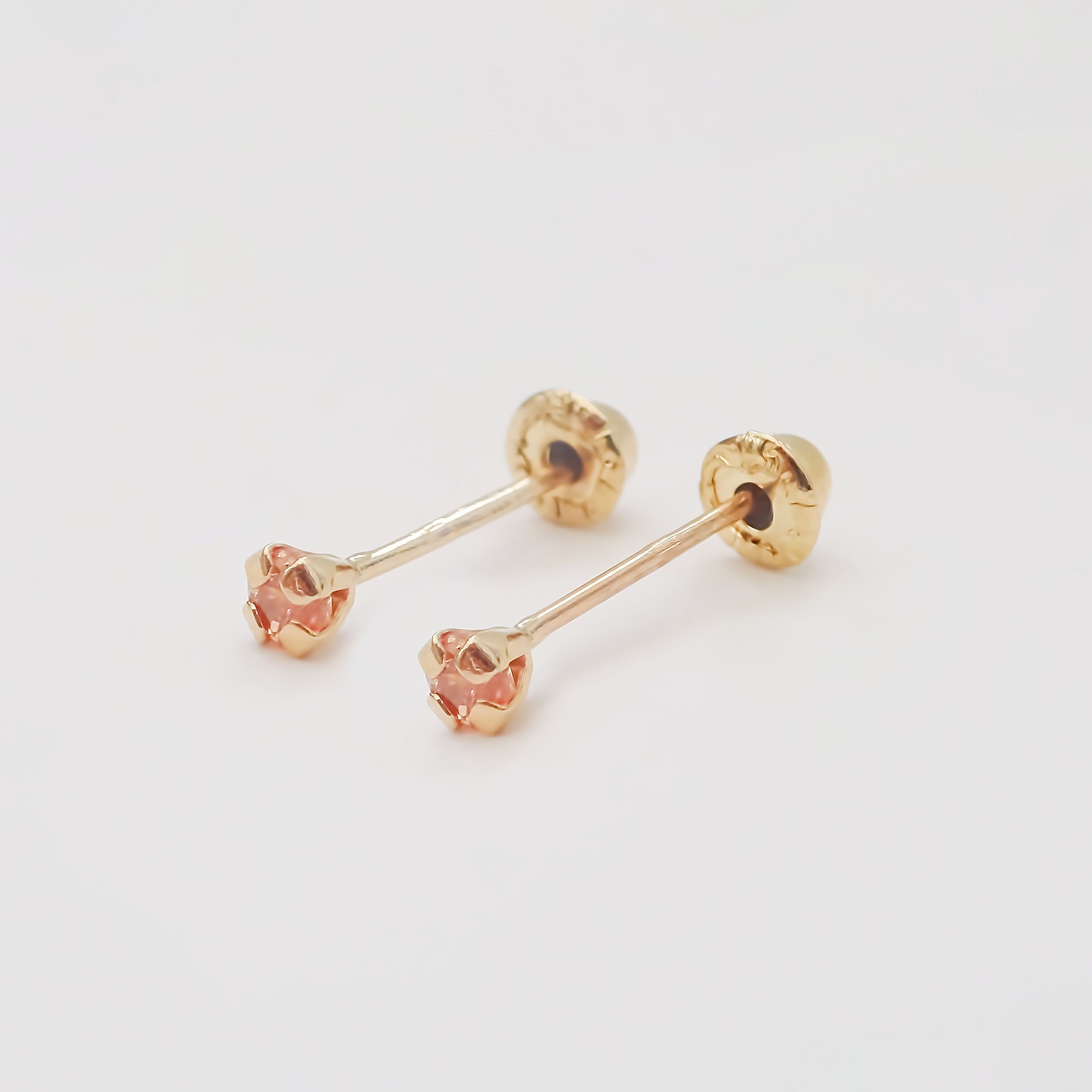 Amor Eterno - Broqueles Recto Mini Bebé / Aretes / Oro 10k / Golden