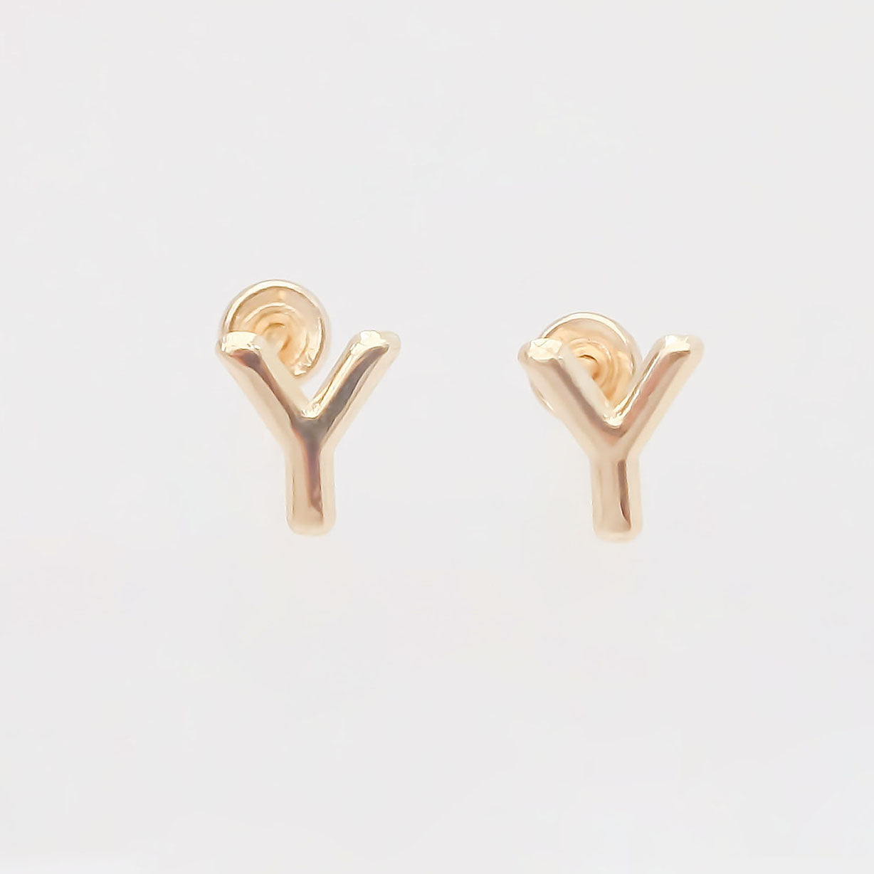 Amor Eterno - Broqueles Par Letra Inicial / Aretes / Oro 10k / Y