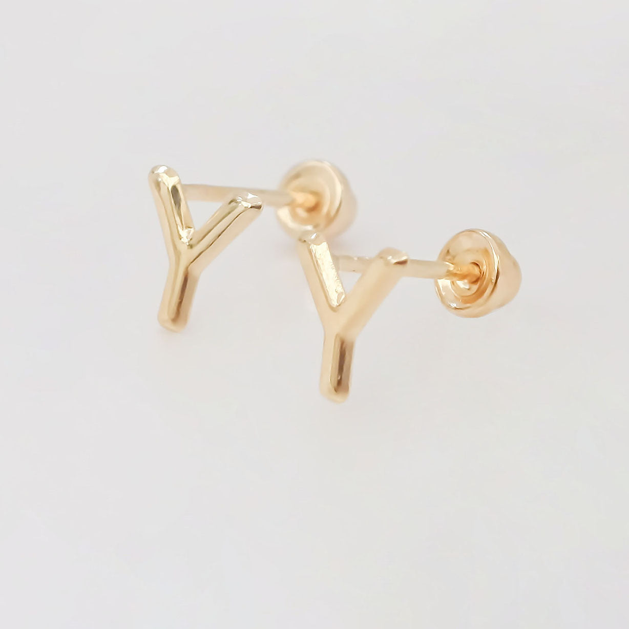 Amor Eterno - Broqueles Par Letra Inicial / Aretes / Oro 10k / Y
