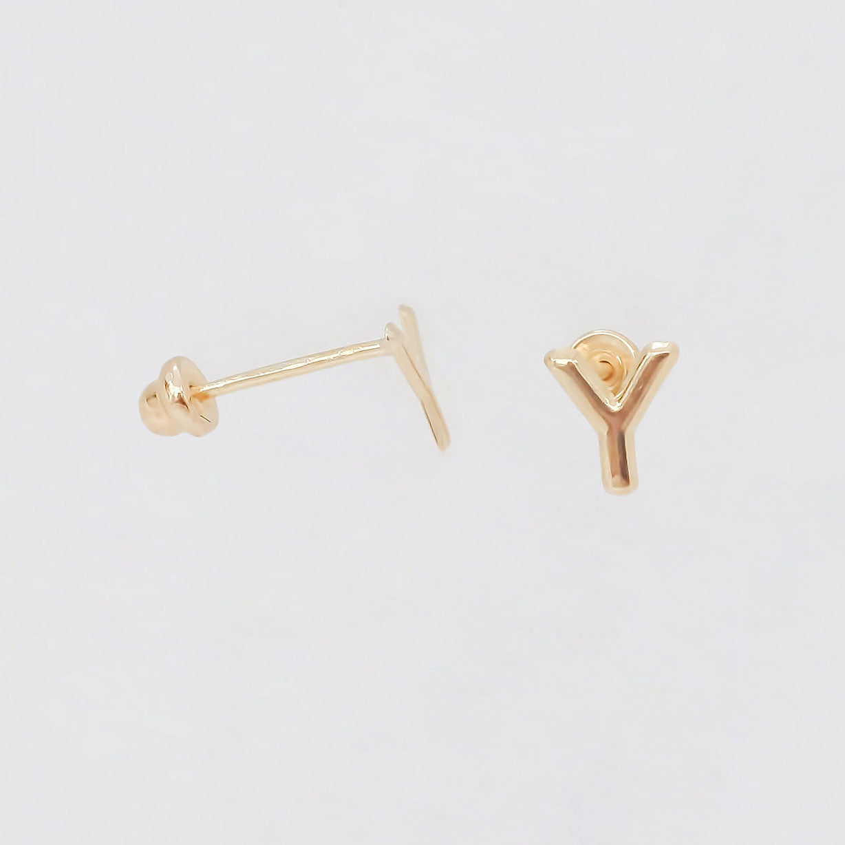 Amor Eterno - Broqueles Par Letra Inicial / Aretes / Oro 10k / Y