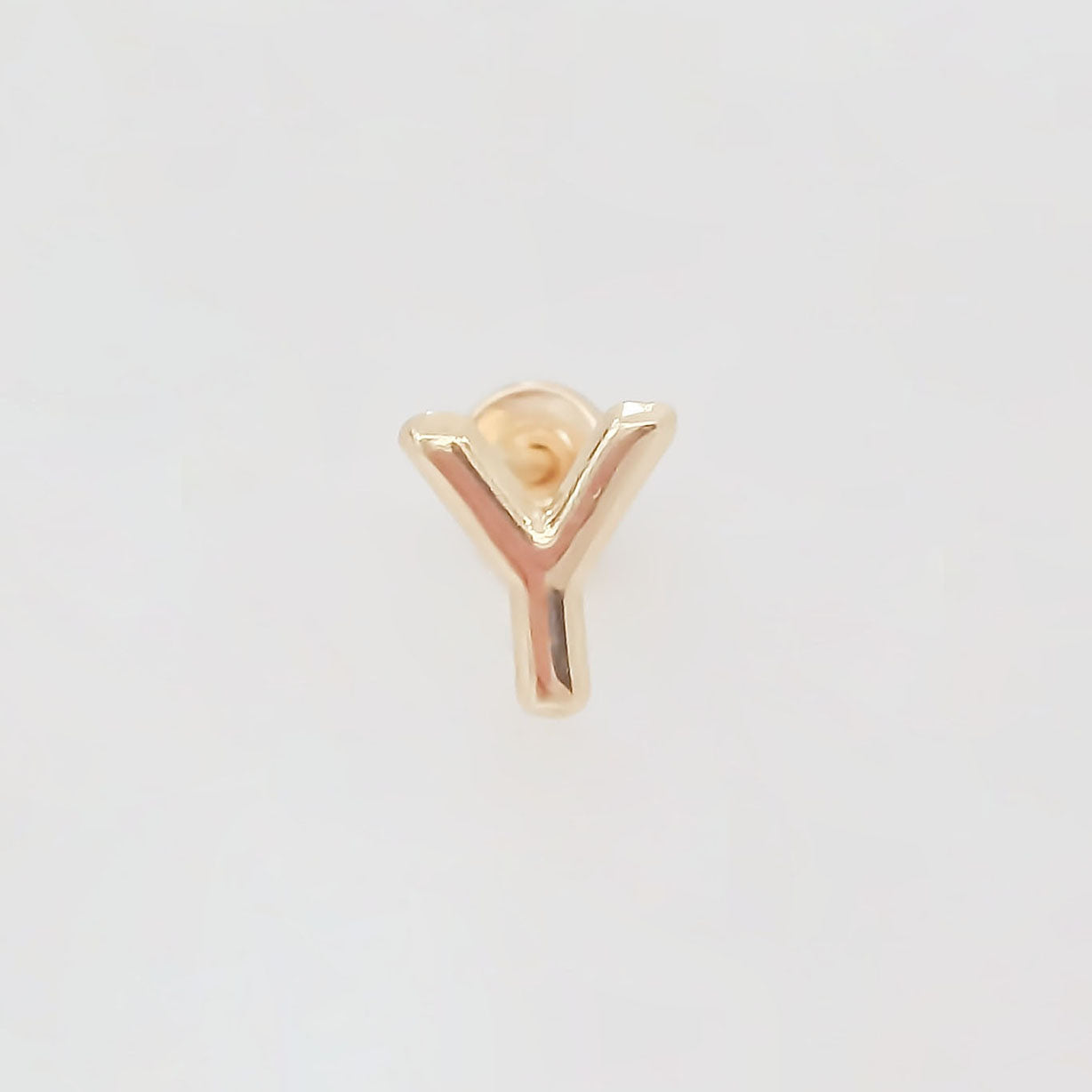 Amor Eterno - Broqueles Una Inicial Letra / Aretes / Oro 10k / Y