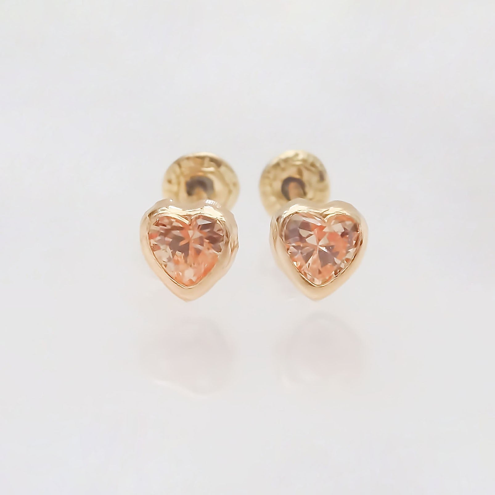 Amor Eterno - Broquel Corazón Bisel Mini Bebé Aretes Oro 10k - Golden