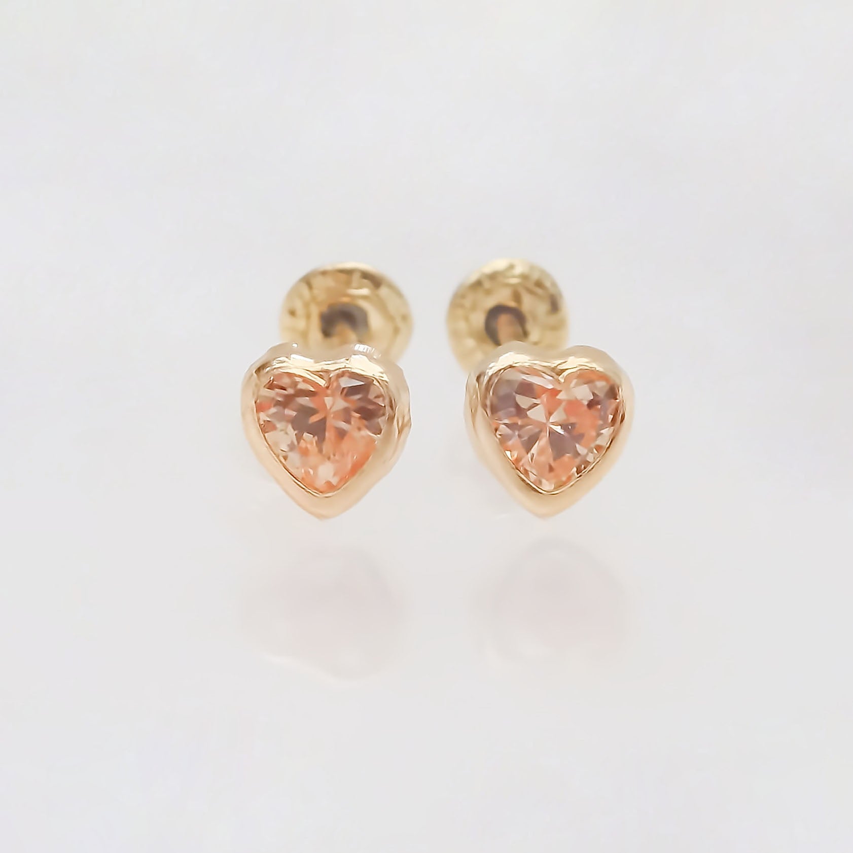 Amor Eterno - Broquel Corazón Bisel Mini Bebé Aretes Oro 10k - Golden