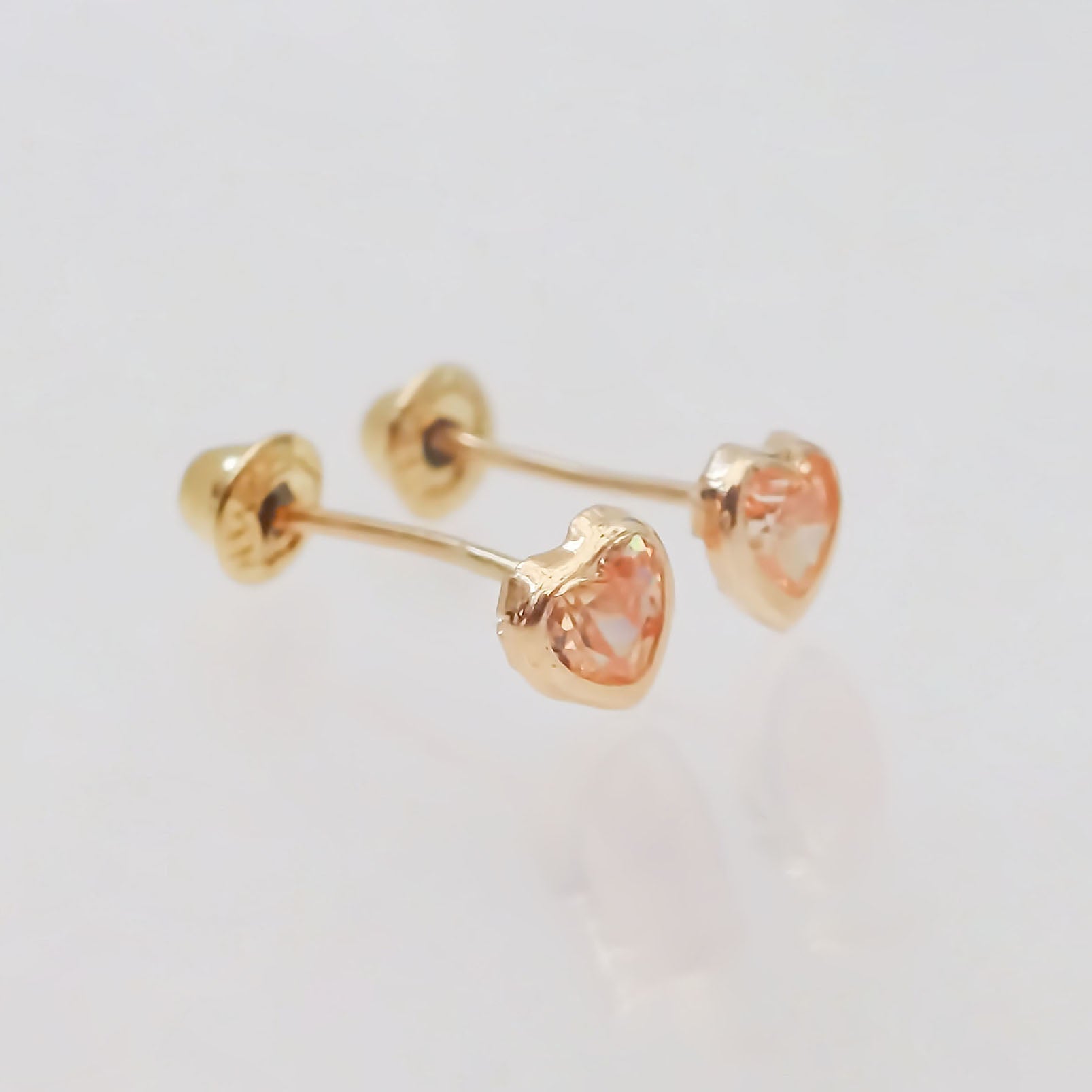 Amor Eterno - Broquel Corazón Bisel Mini Bebé Aretes Oro 10k - Golden