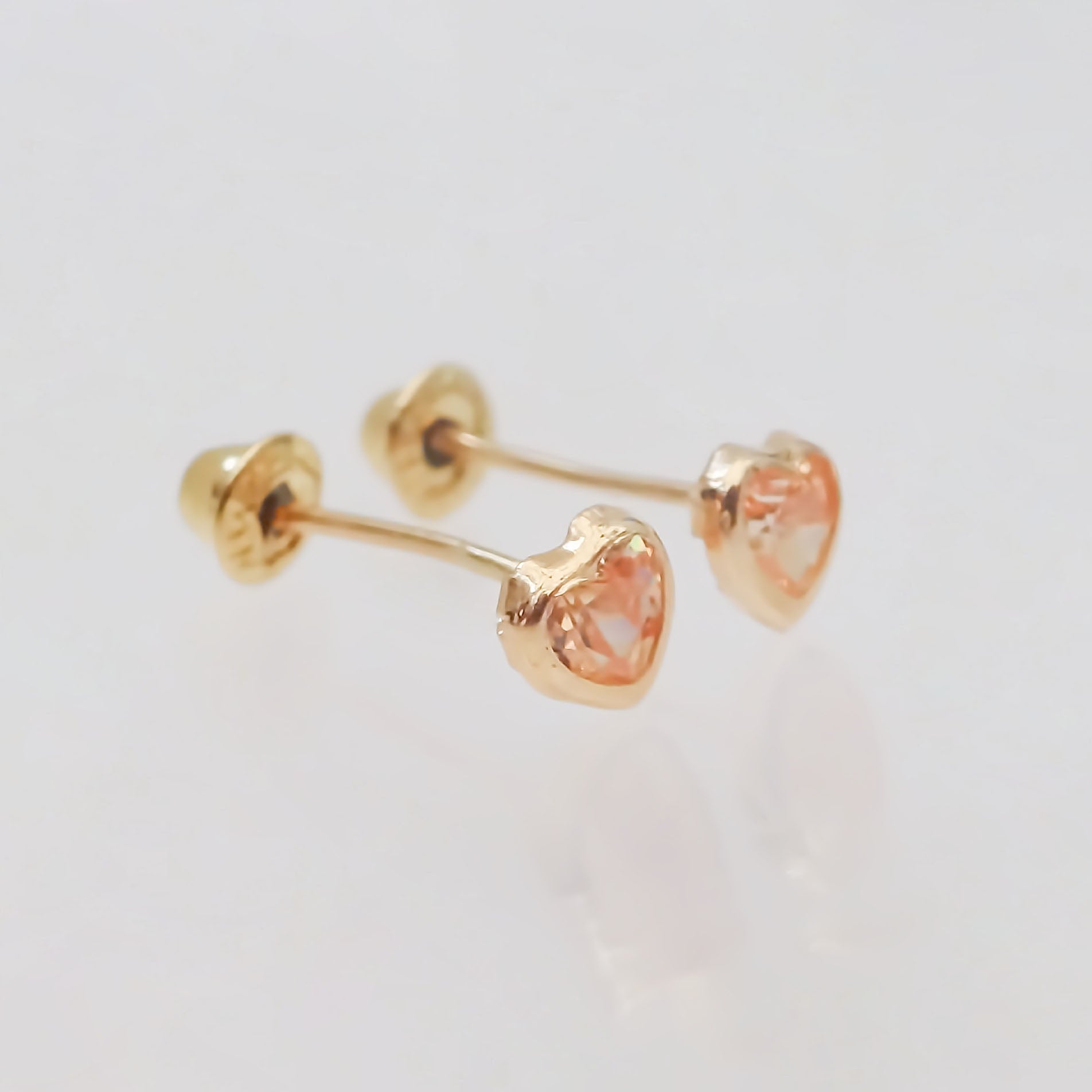 Amor Eterno - Broquel Corazón Bisel Mini Bebé Aretes Oro 10k - Golden