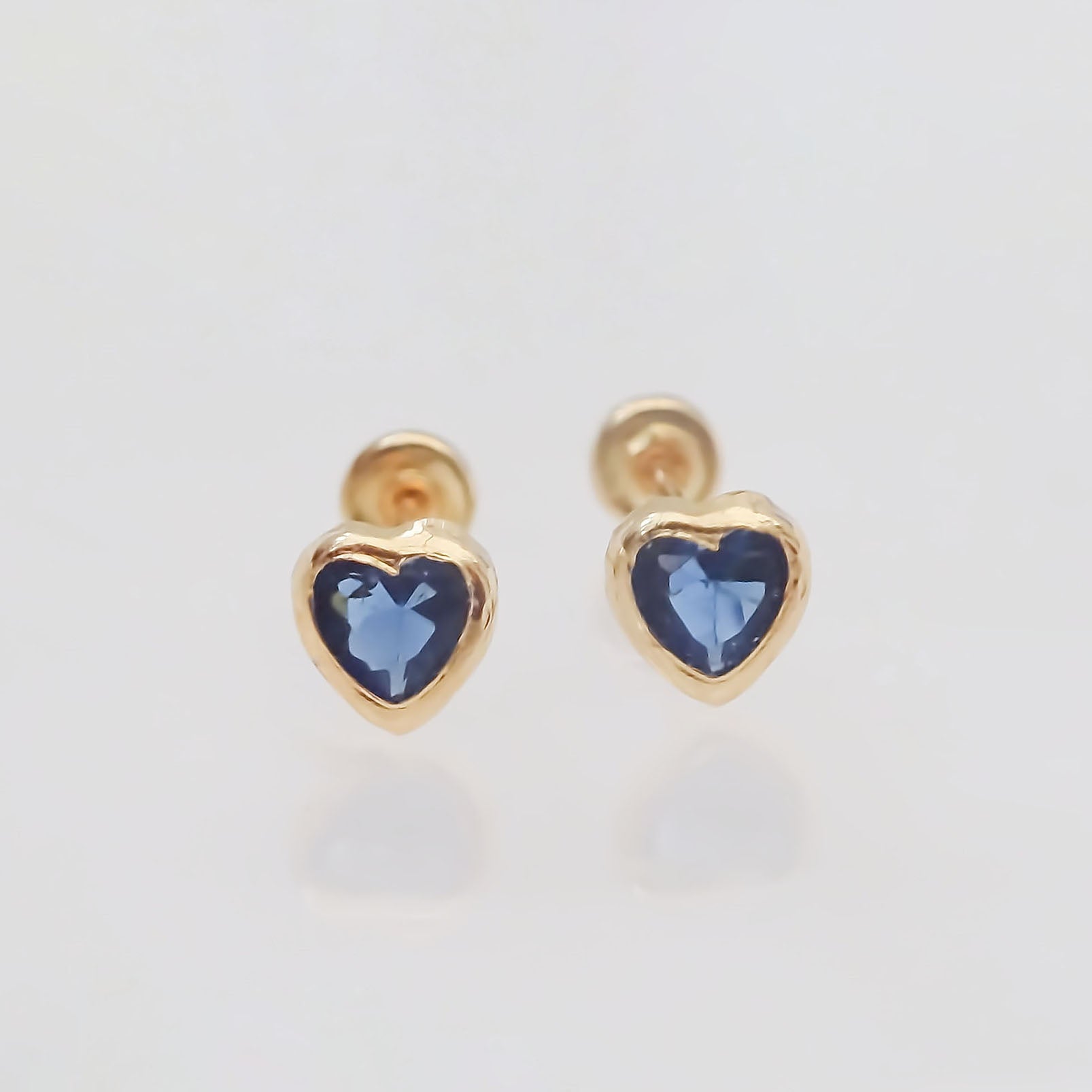 Amor Eterno - Broquel Corazón Bisel Mini Bebé Aretes Oro 10k - Azul