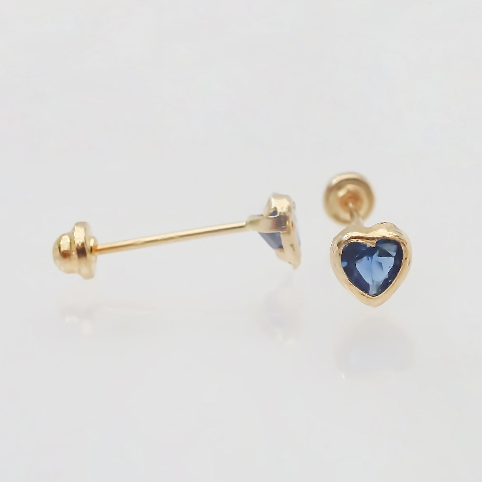 Amor Eterno - Broquel Corazón Bisel Mini Bebé Aretes Oro 10k - Azul