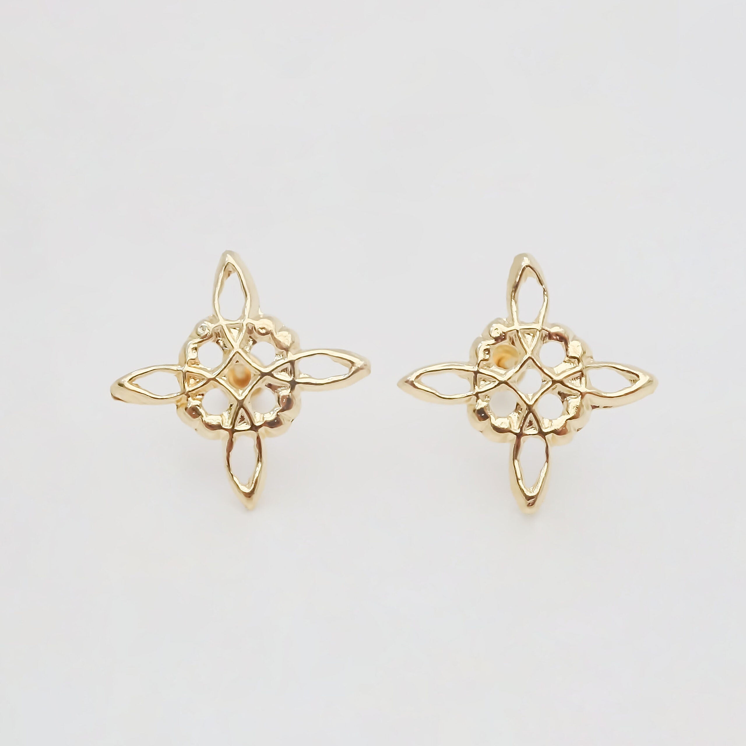 Amor Eterno - Broqueles Nudo Bruja / Aretes Oro Sólido 10k
