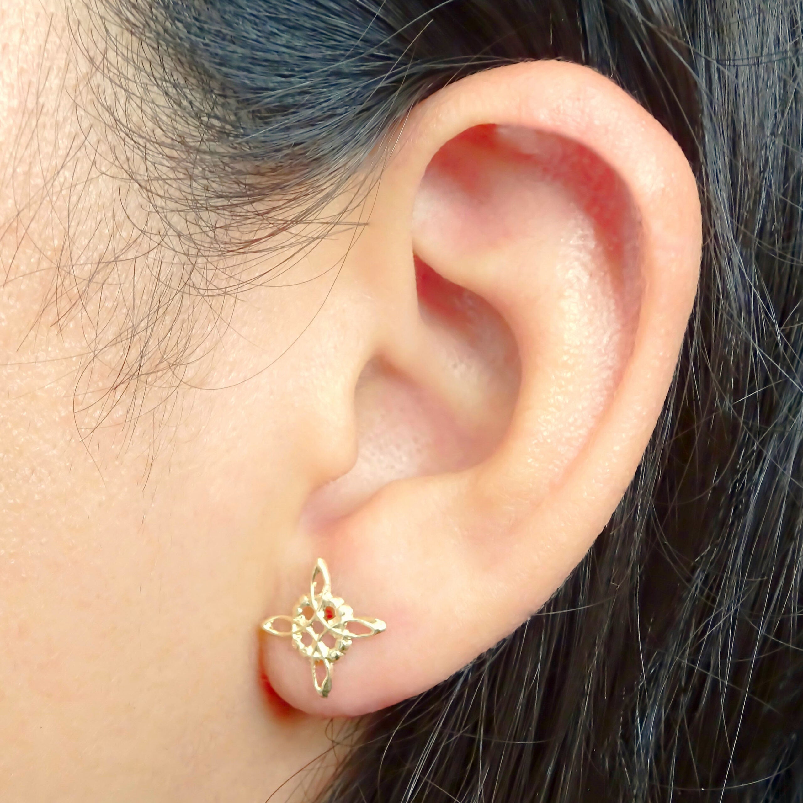 Amor Eterno - Broqueles Nudo Bruja / Aretes Oro Sólido 10k