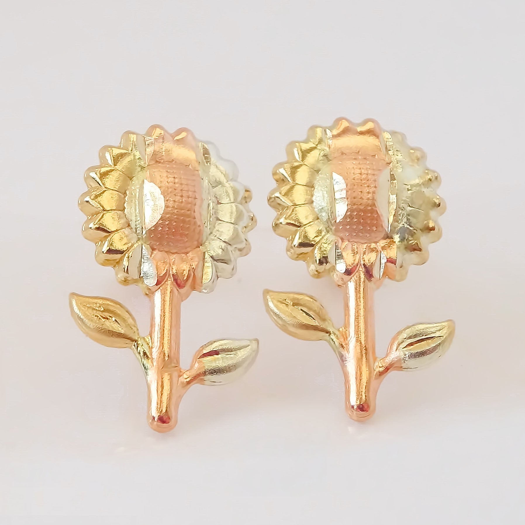 Amor Eterno - Broqueles Aretes / Girasol 3 Oros / Oro 10k