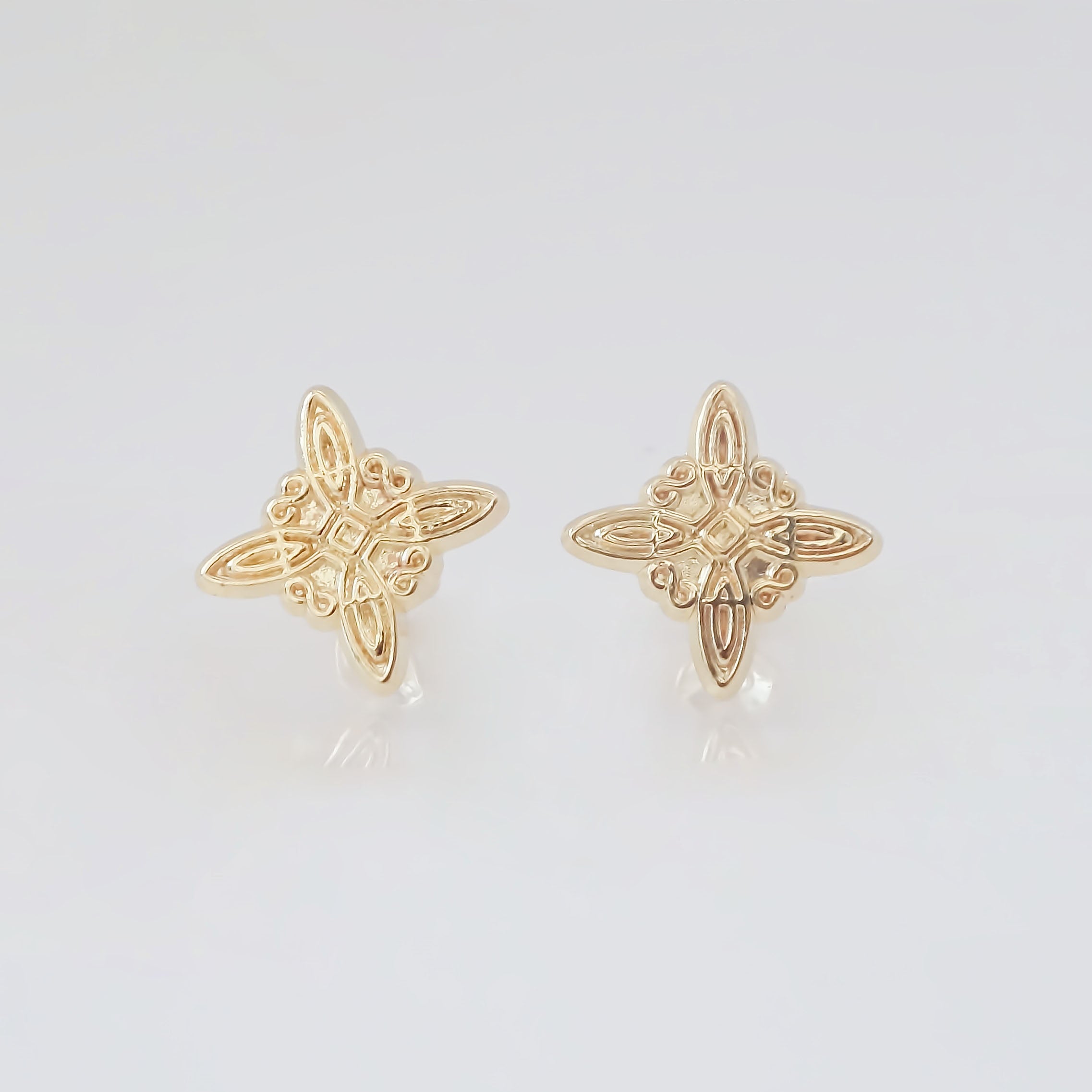 Amor Eterno- Broqueles Nudo Bruja Relieve / Oro Sólido 10k