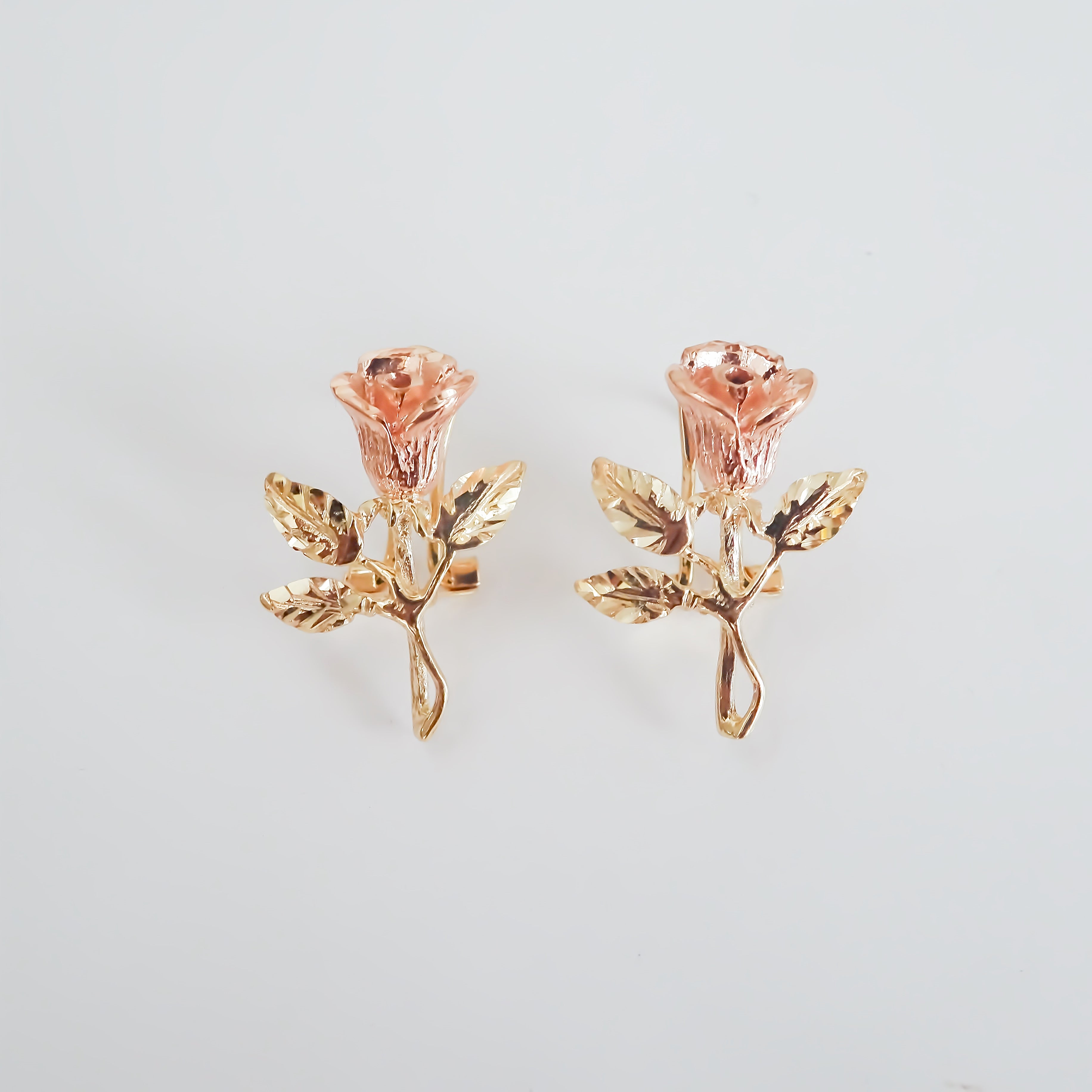 Amor Eterno - Broqueles Rosa Flor / Aretes Oro Sólido 10k