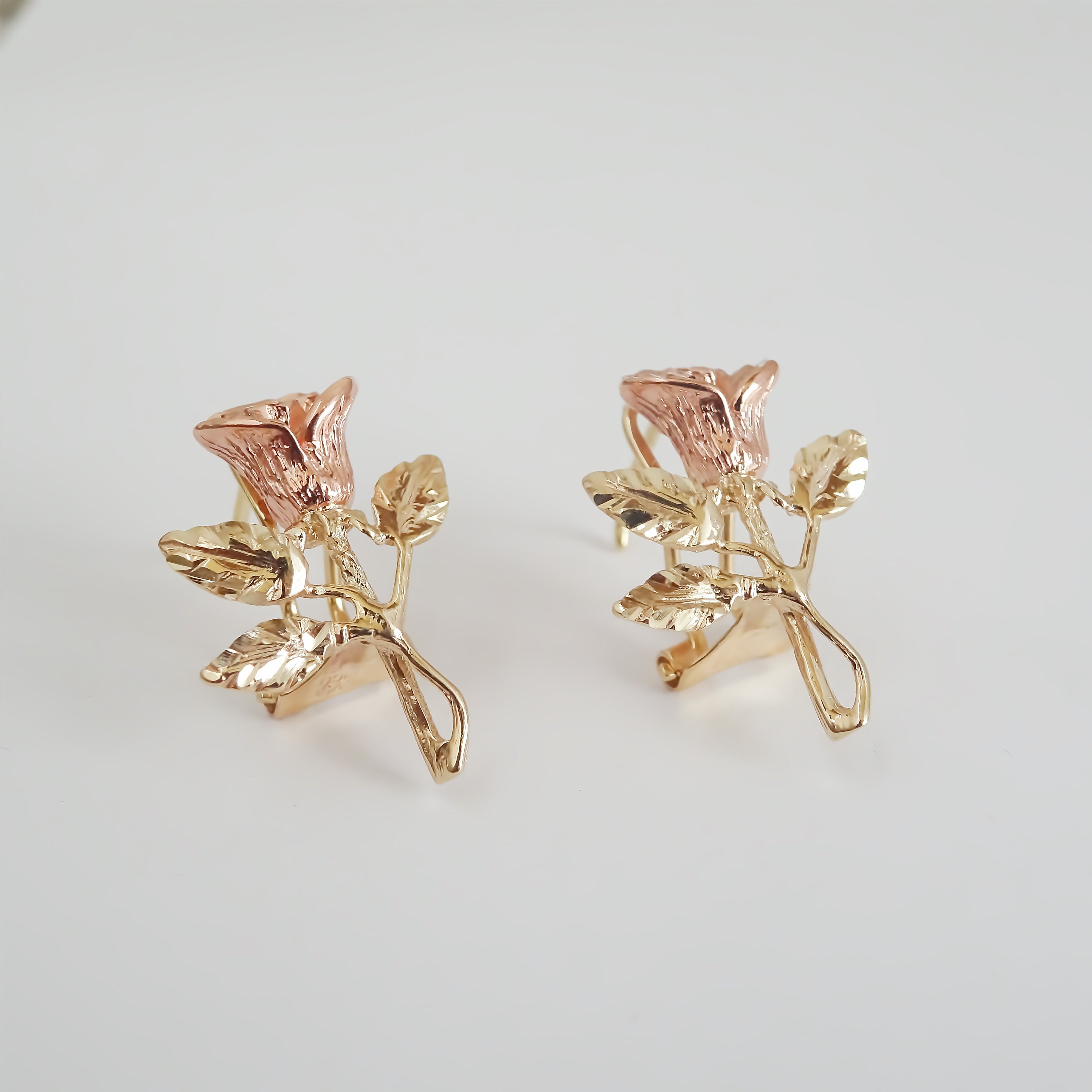 Amor Eterno - Broqueles Rosa Flor / Aretes Oro Sólido 10k