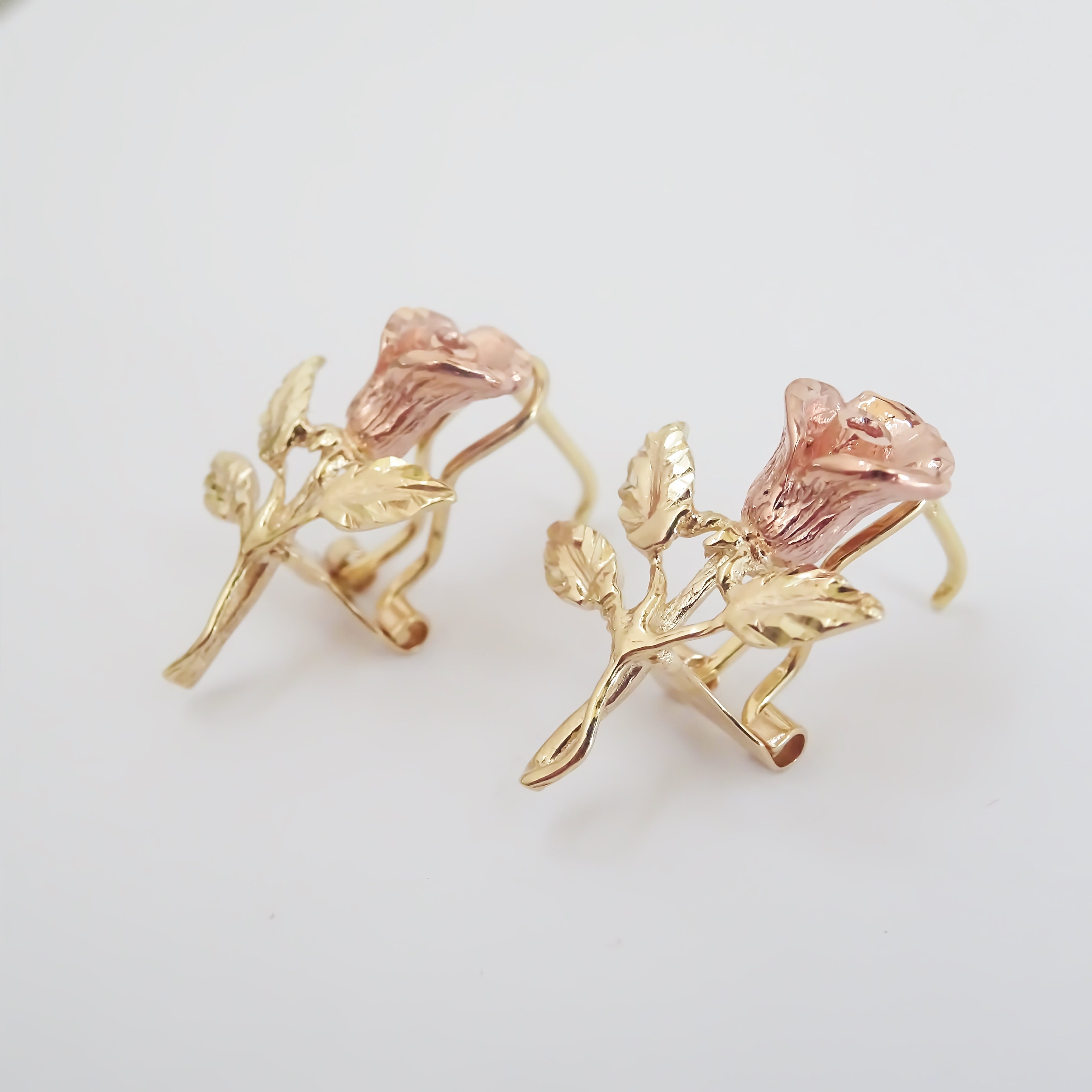 Amor Eterno - Broqueles Rosa Flor / Aretes Oro Sólido 10k