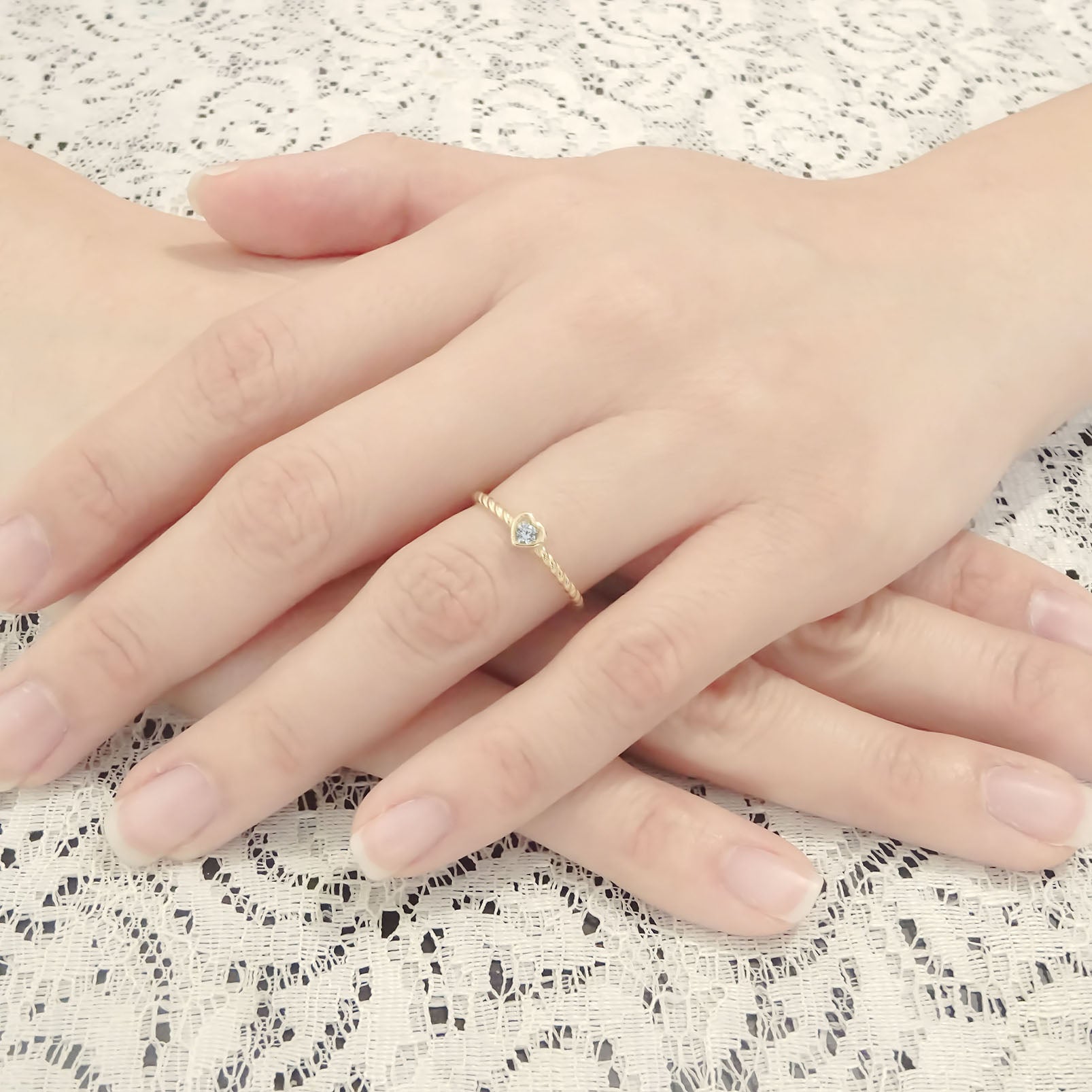 Amor Eterno - Anillo Corazón Lazo / Oro Sólido 10k