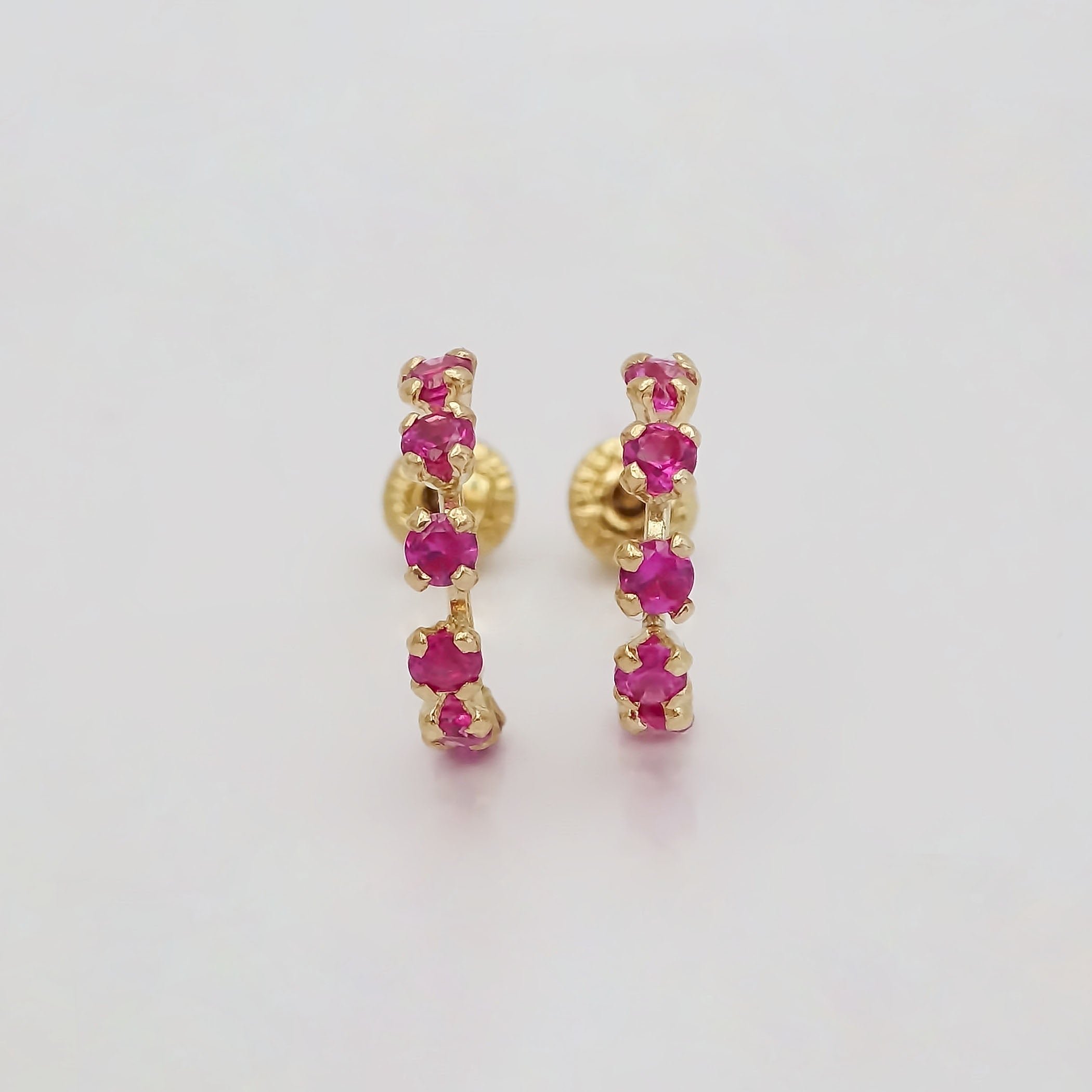 Amor Eterno - Broqueles Media Arracada / Aretes / Oro 10k / Fucsia