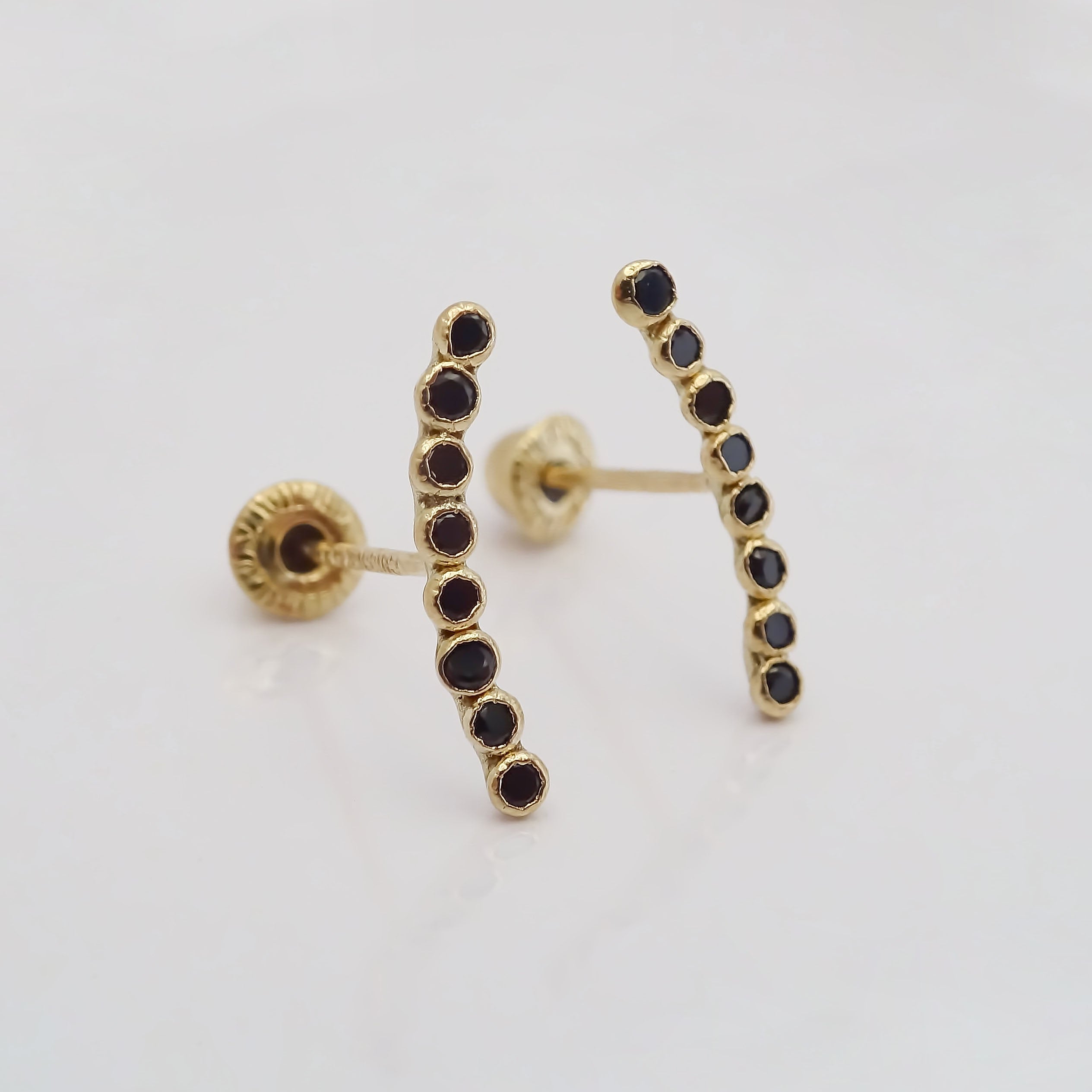 Amor Eterno - Broqueles Lambada Bebé / Aretes Oro 10k / Negro