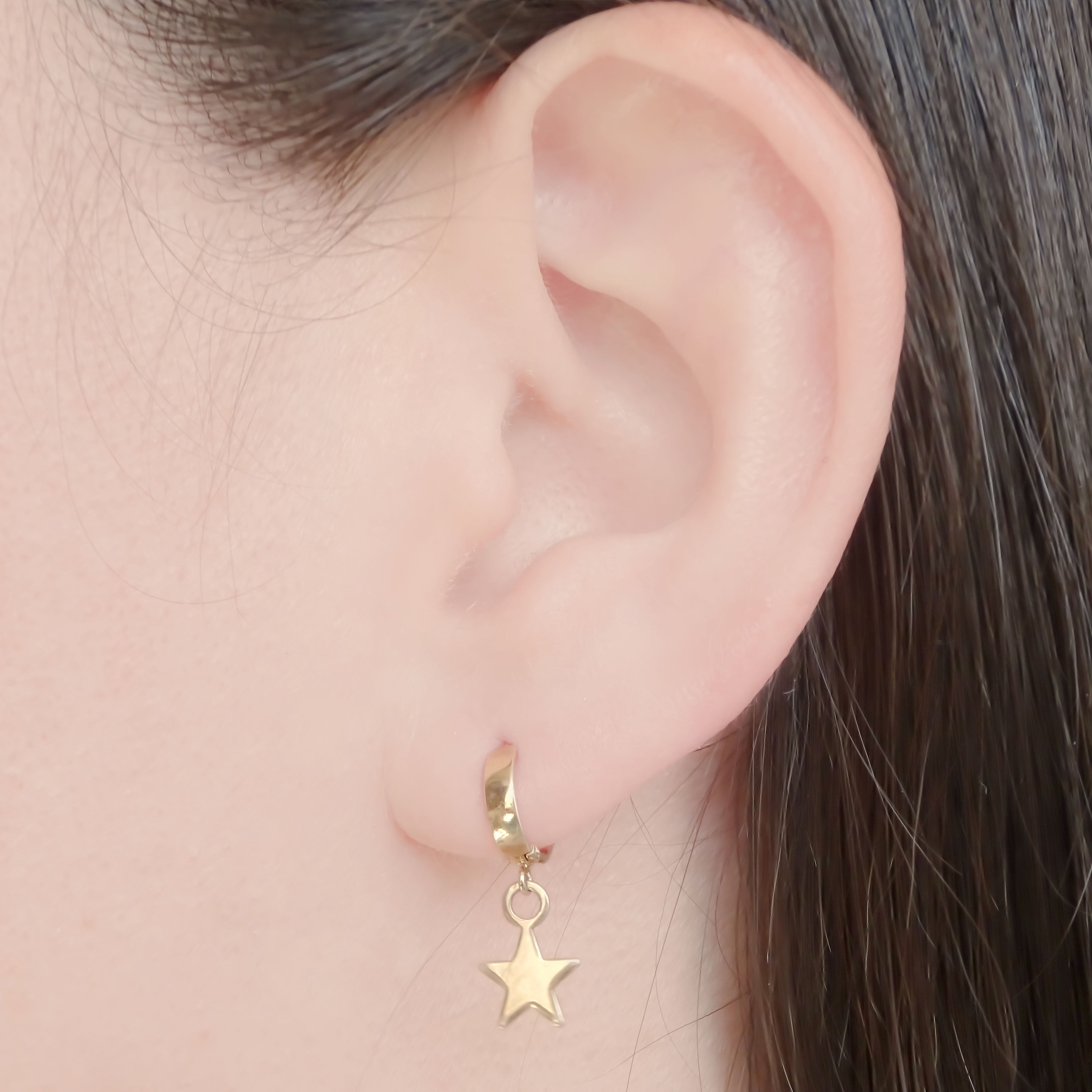 Amor Eterno - Arracadas Huggie Mini / Aretes Oro 10k