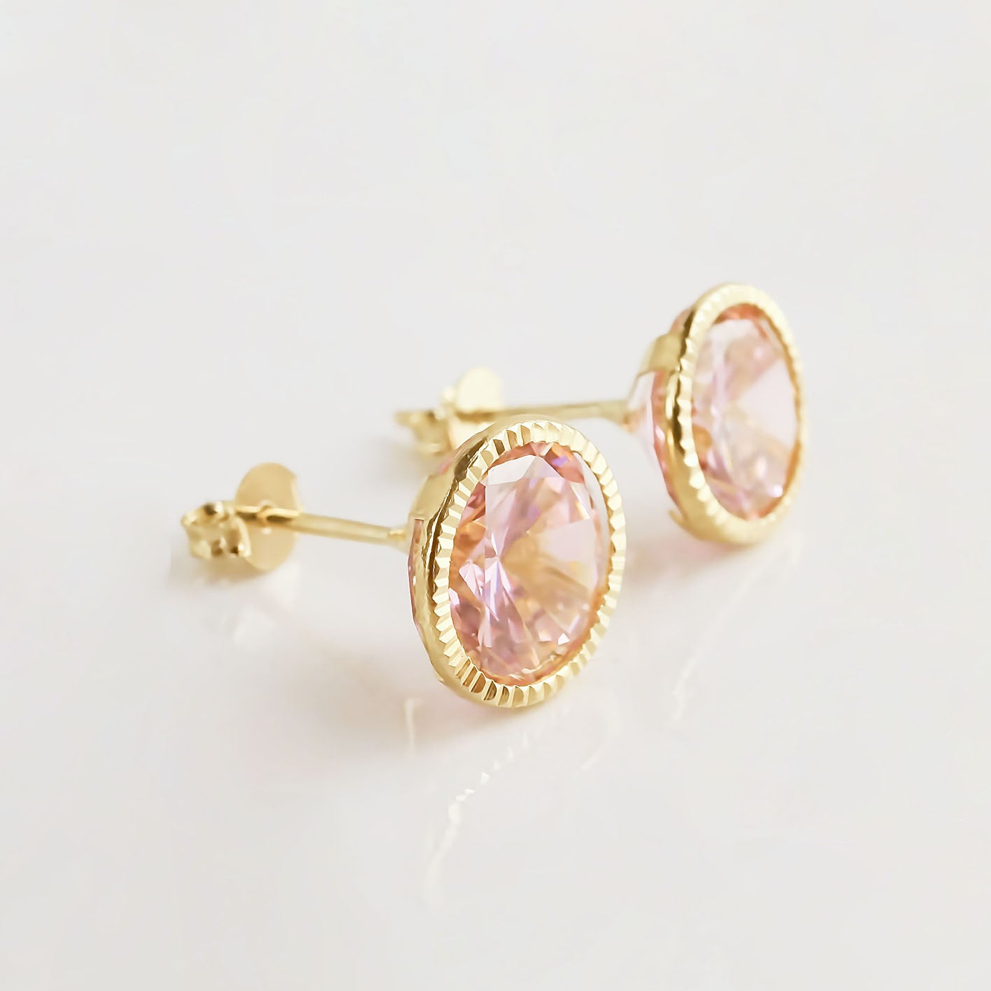 Amor Eterno - Broqueles Recto Facetado Grande 8mm / Oro 10k / Rosa