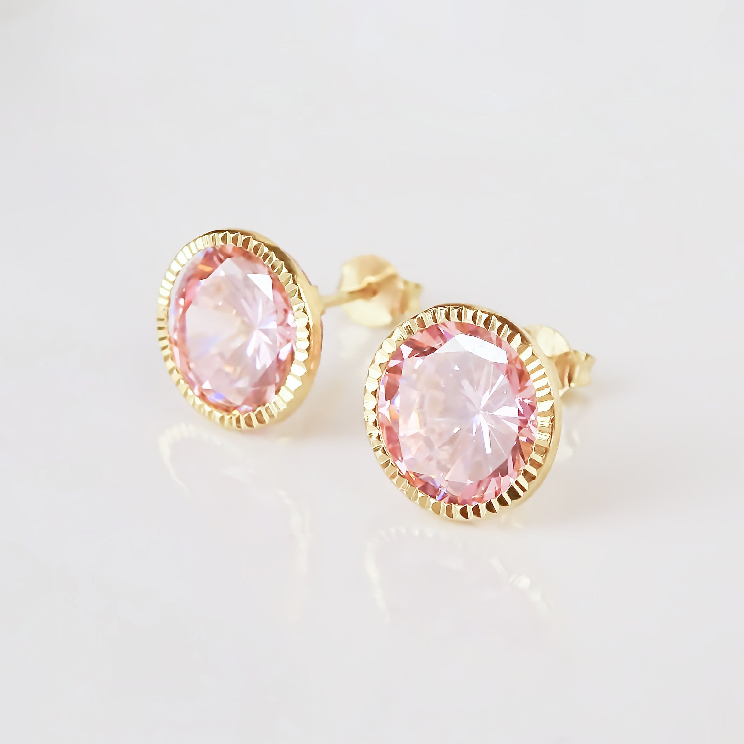 Amor Eterno - Broqueles Recto Facetado Grande 8mm / Oro 10k / Rosa