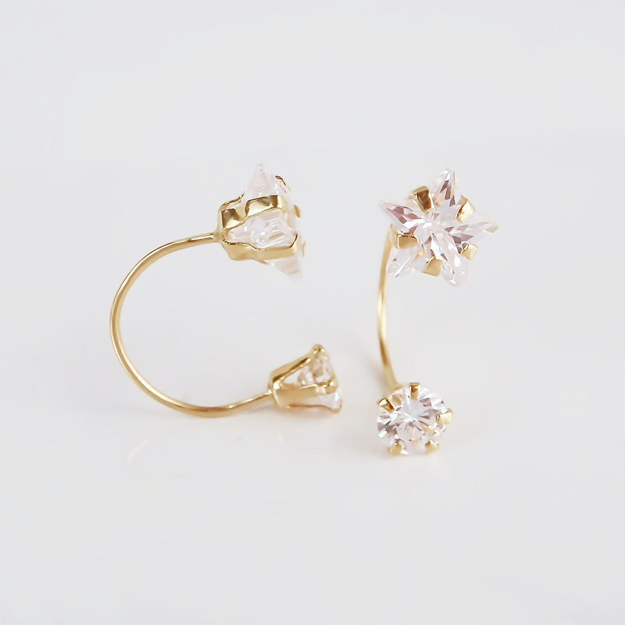 Amor Eterno - Broqueles Curvos Estrella / Aretes Oro 10k