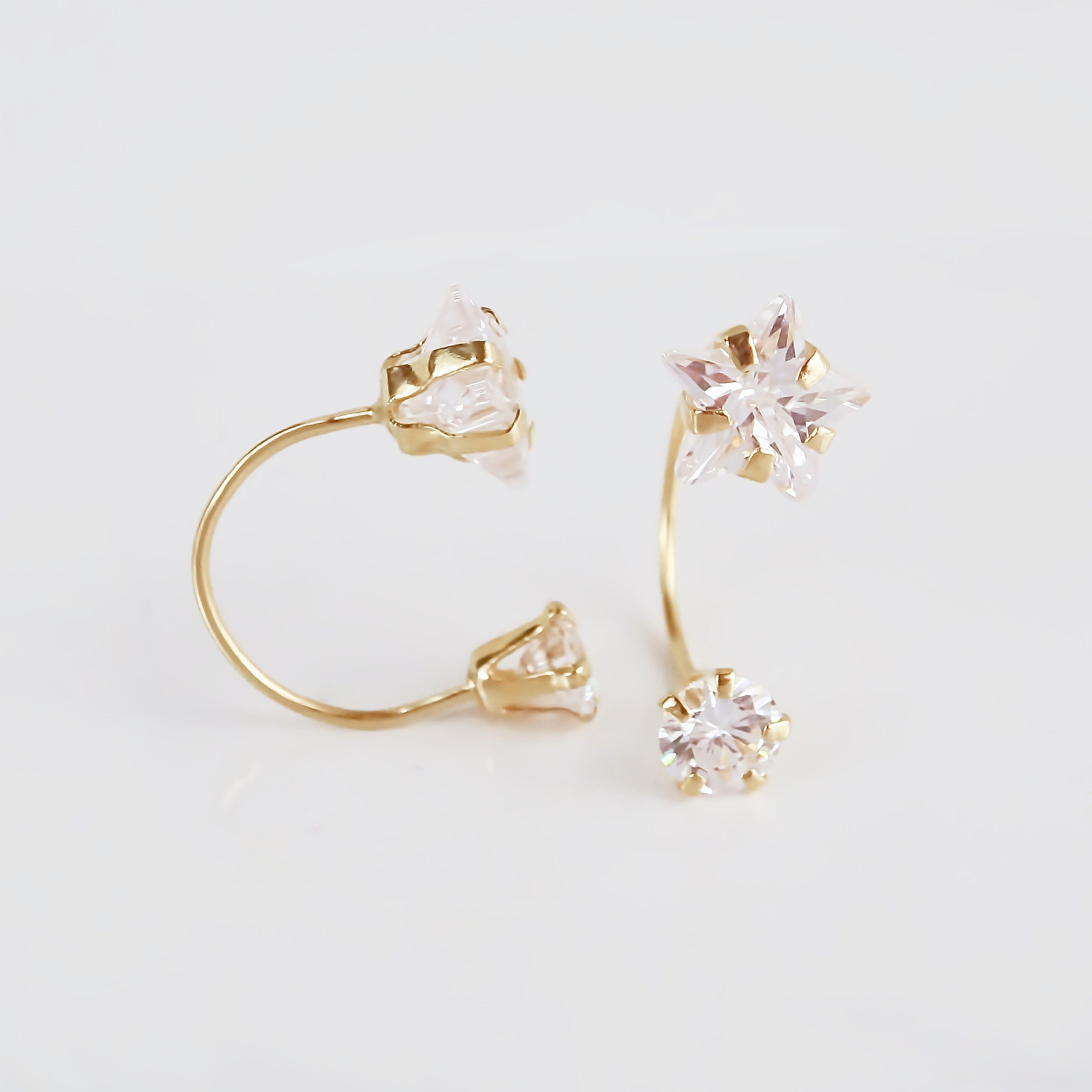Amor Eterno - Broqueles Curvos Estrella / Aretes Oro 10k