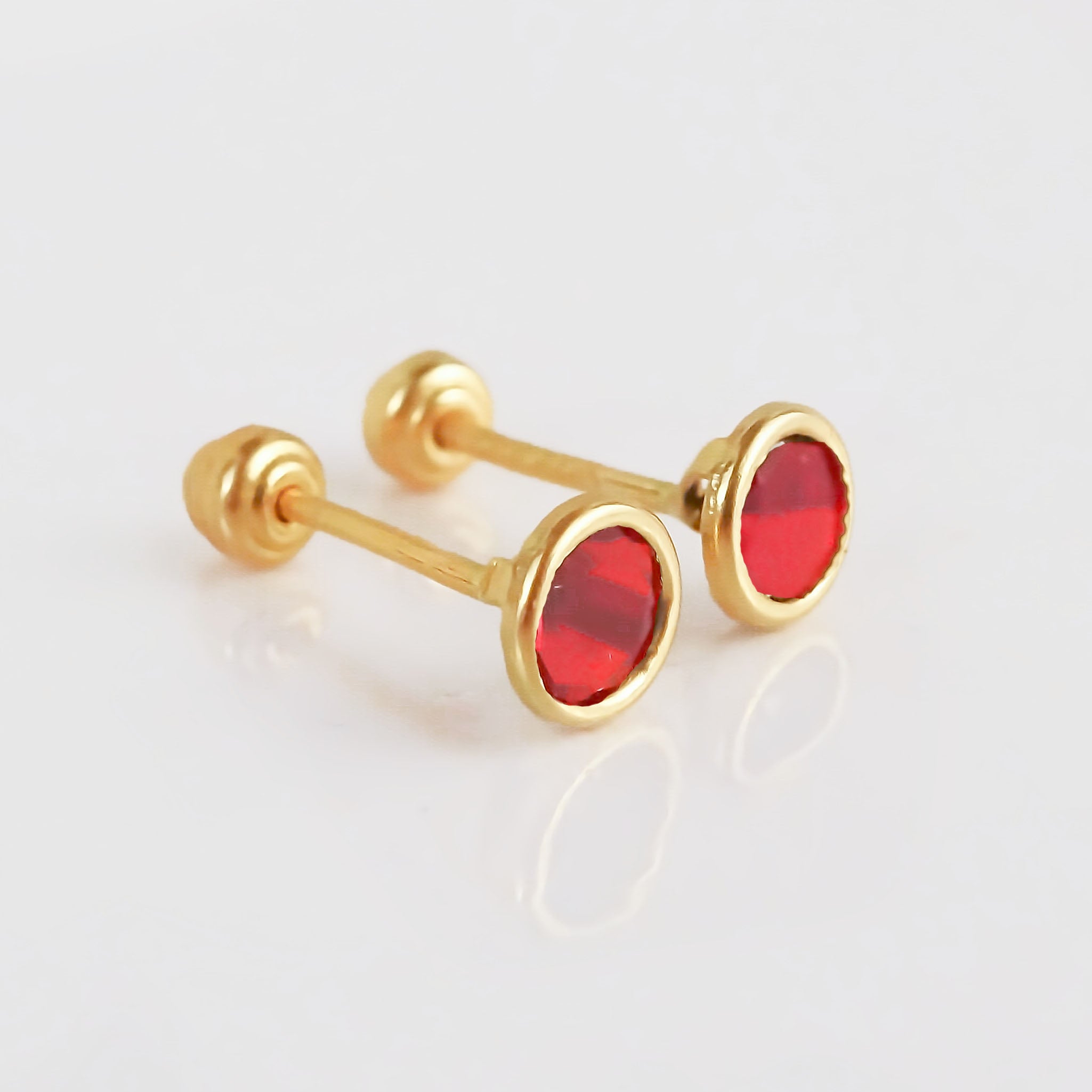 Amor Eterno - Broqueles Bisel Bebé 4 Mm / Aretes Oro 10k / ROJO