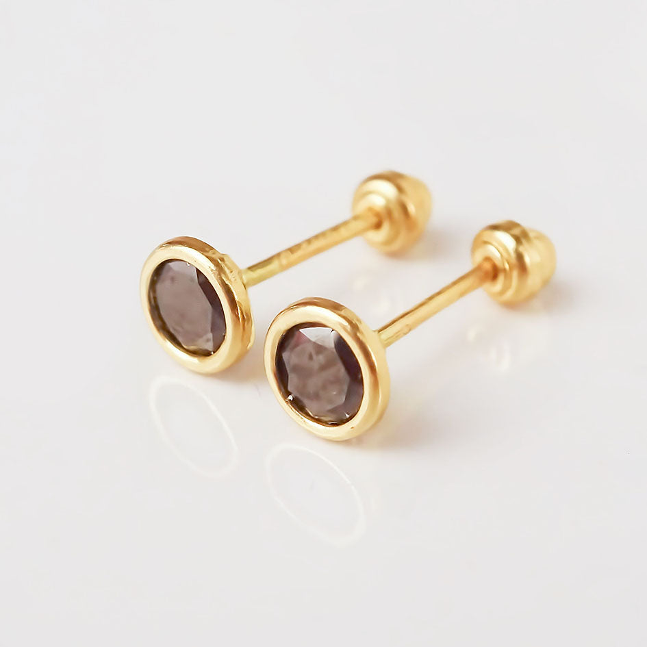 Amor Eterno - Broqueles Bisel Bebé 4 Mm / Aretes Oro 10k / NEGRO